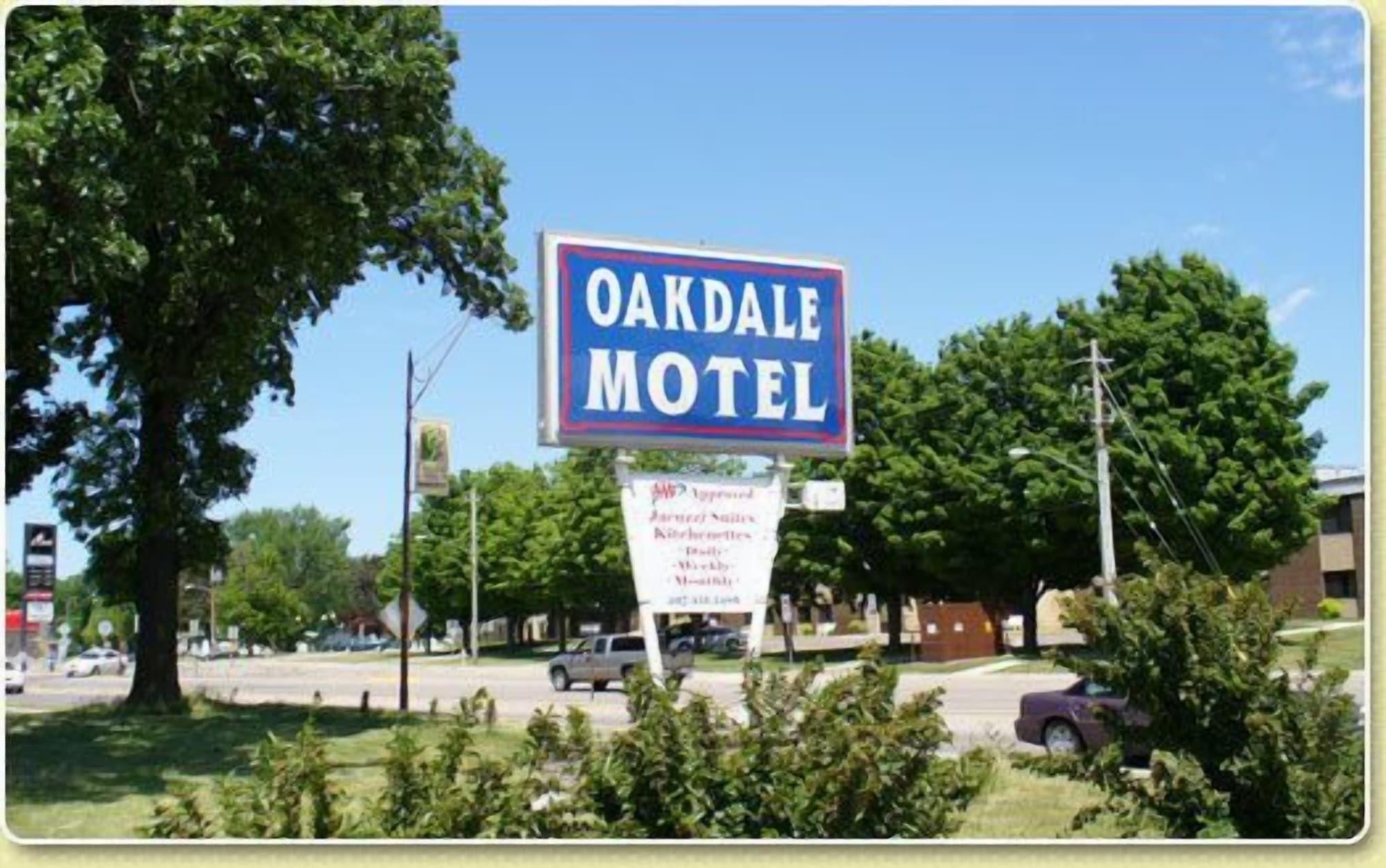 Varios Oakdale Motel