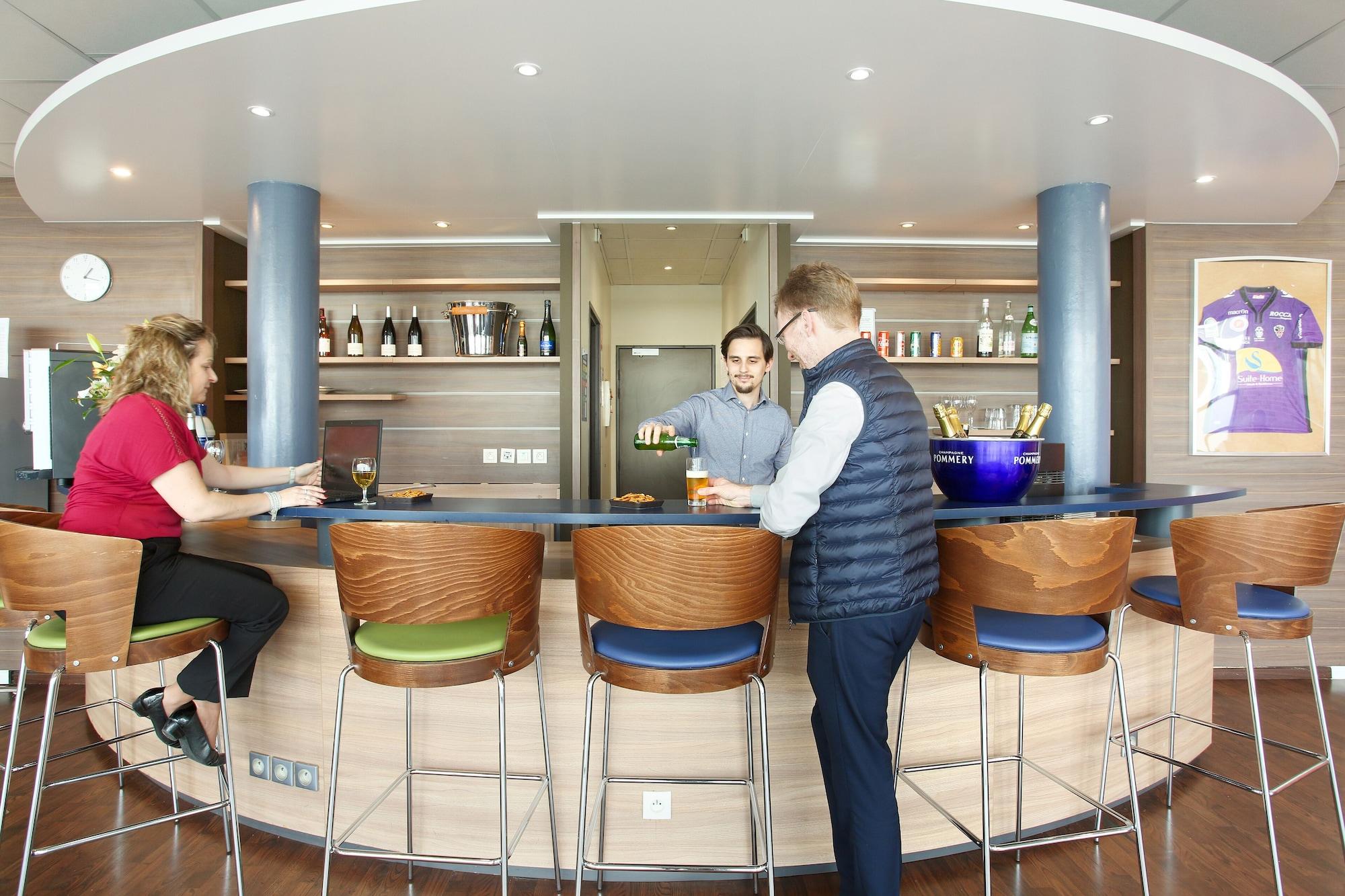 Bar/Salón Suite - Home Orleans Saran