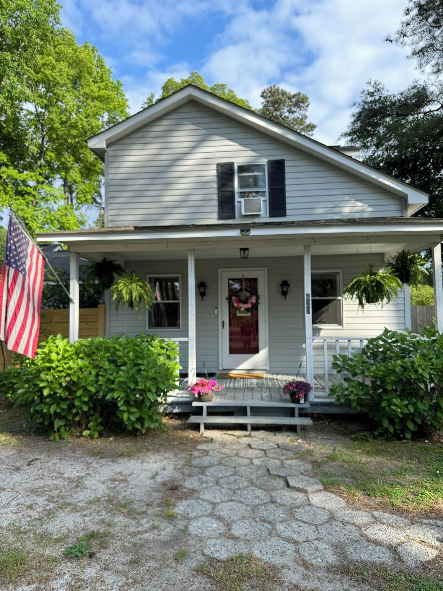 Varios Charming May Street Retreat