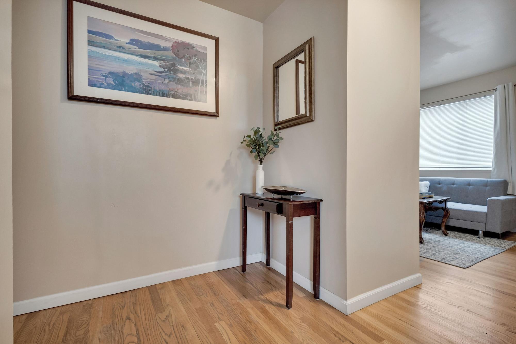 Vista Lobby Brighton House - Walk to Metro