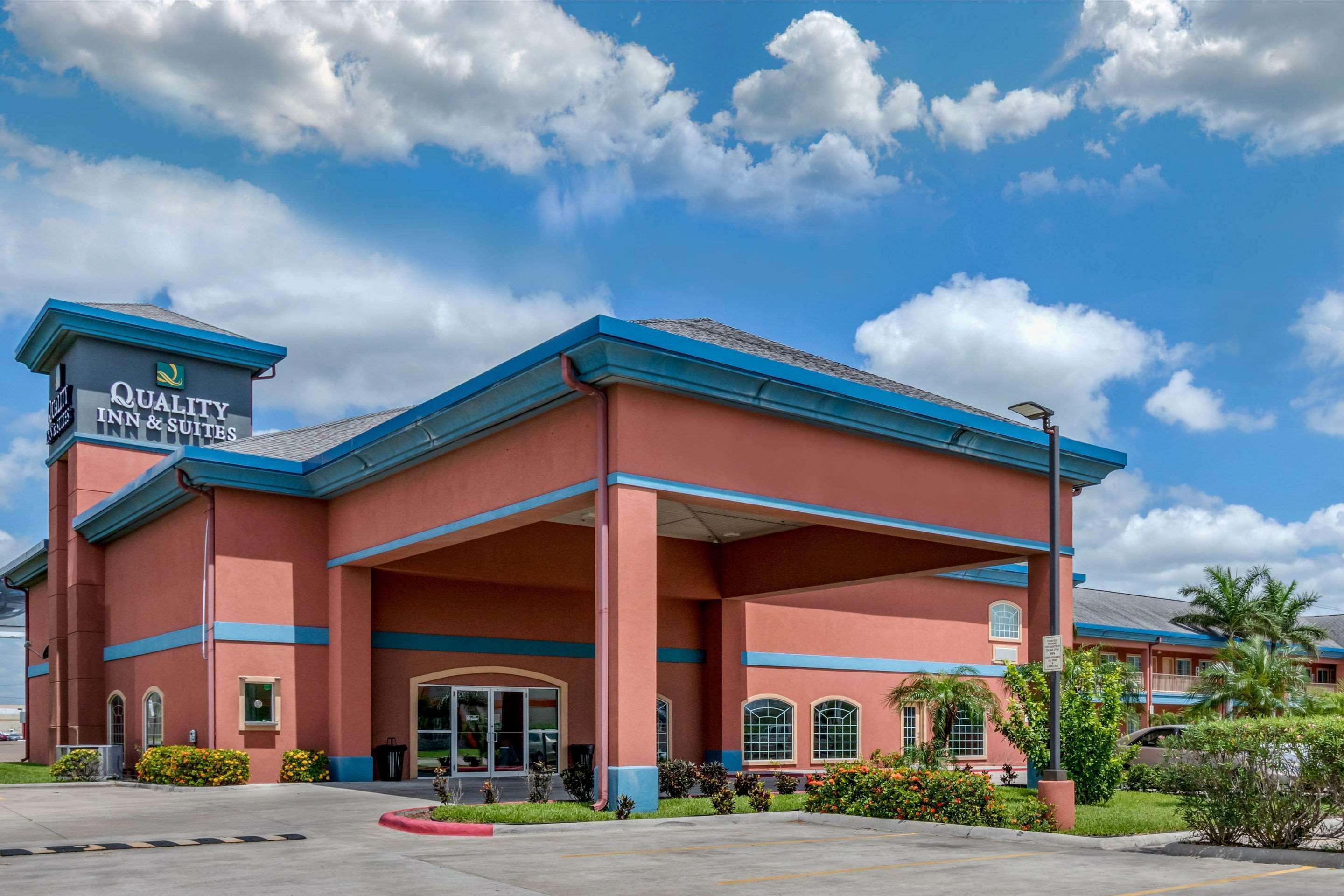 Vista Exterior Quality Inn & Suites at The Outlets Mercedes/Weslaco