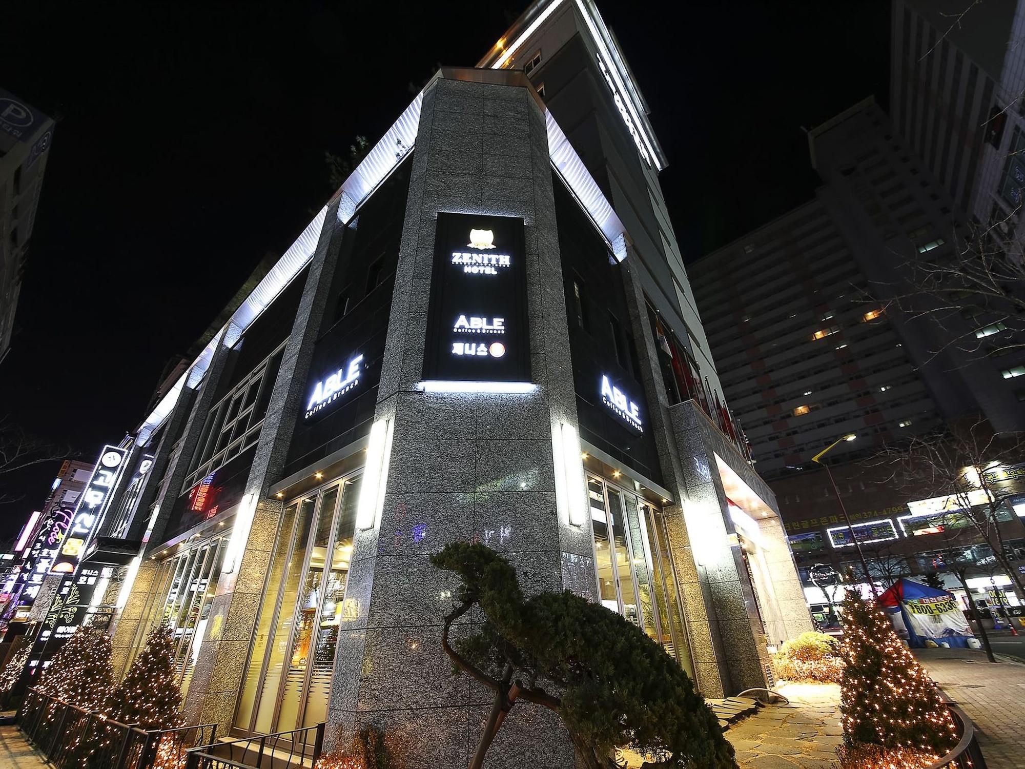 Vista Exterior Zenith Hotel