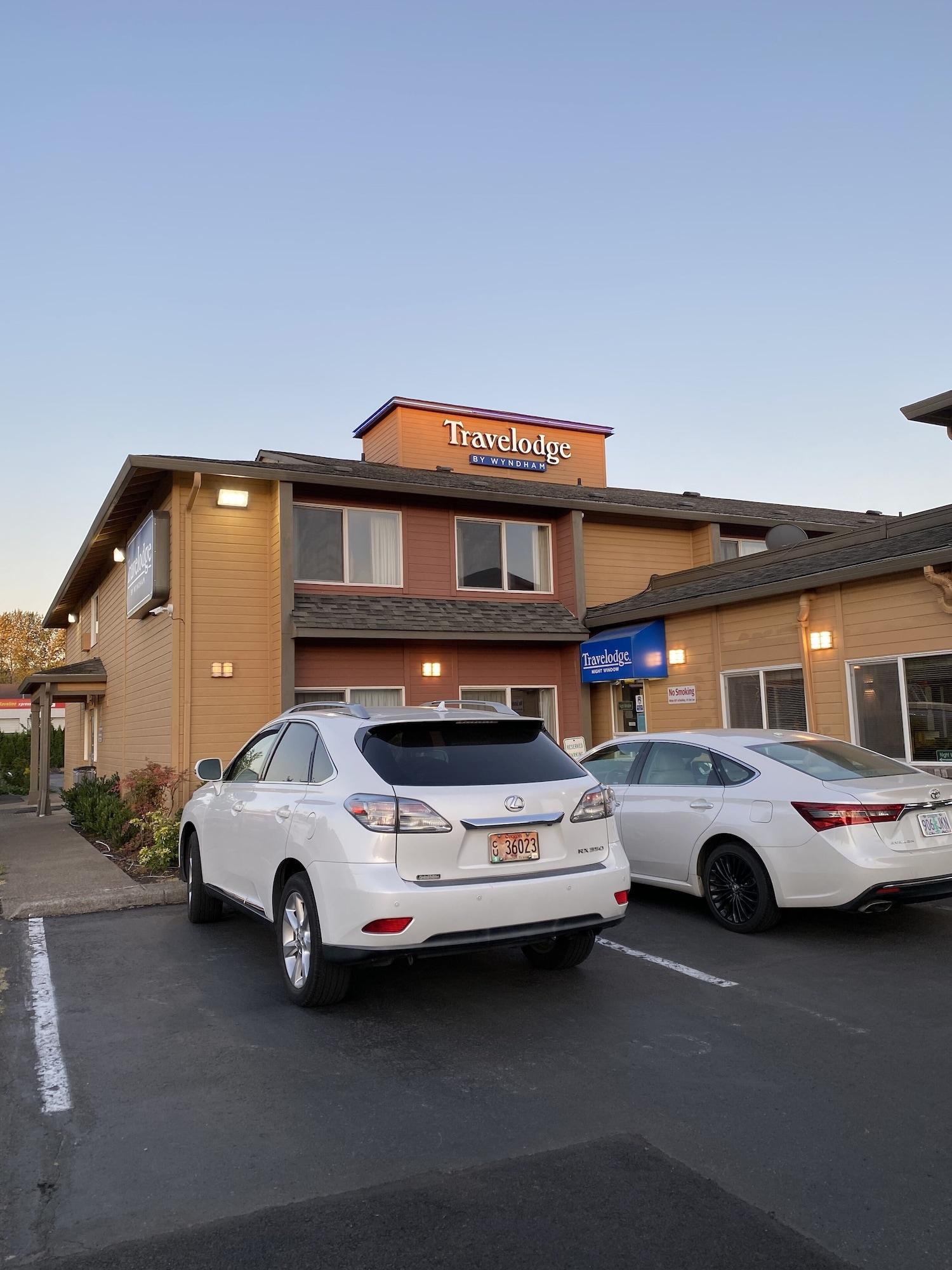 Vista Exterior Travelodge Suites by Wyndham Newberg