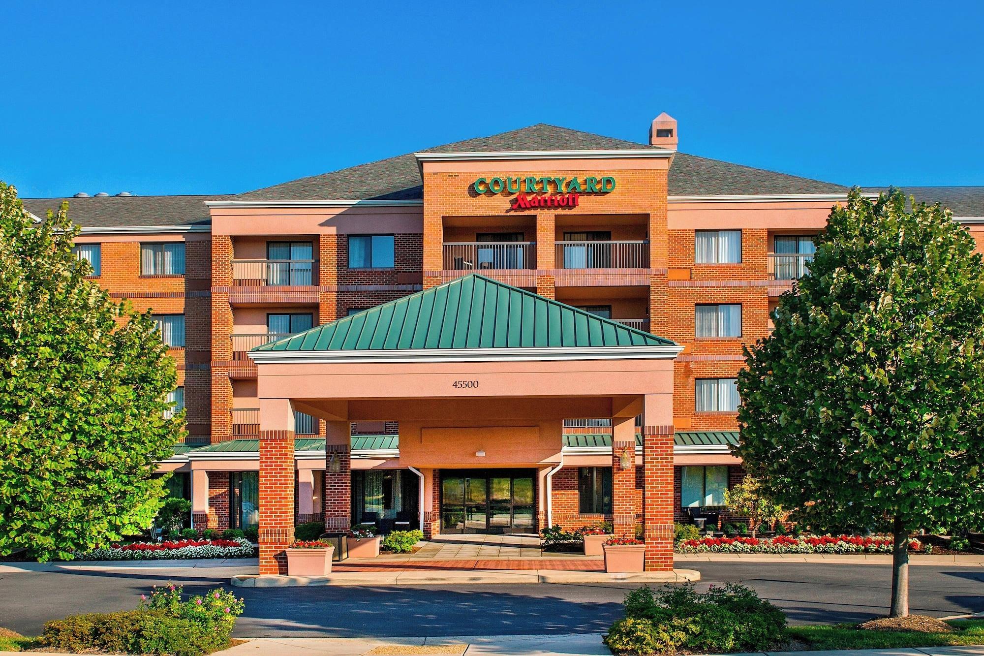 Varios Courtyard by Marriott Dulles Town Center