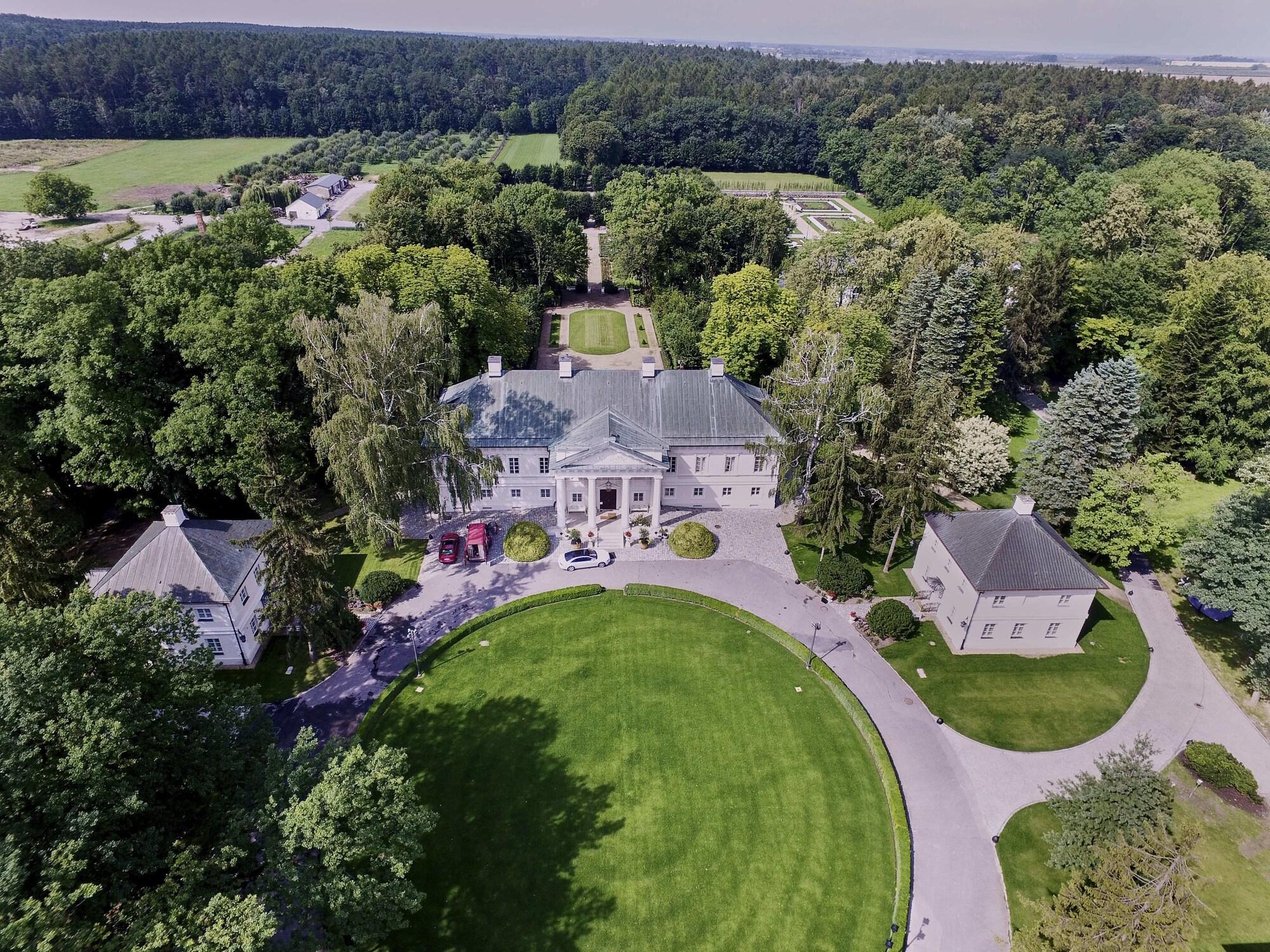 Varios Palac Mala Wies