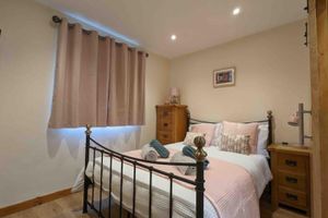 Alojamiento - Unique 3 bed cabin with hot tub on Welsh border.