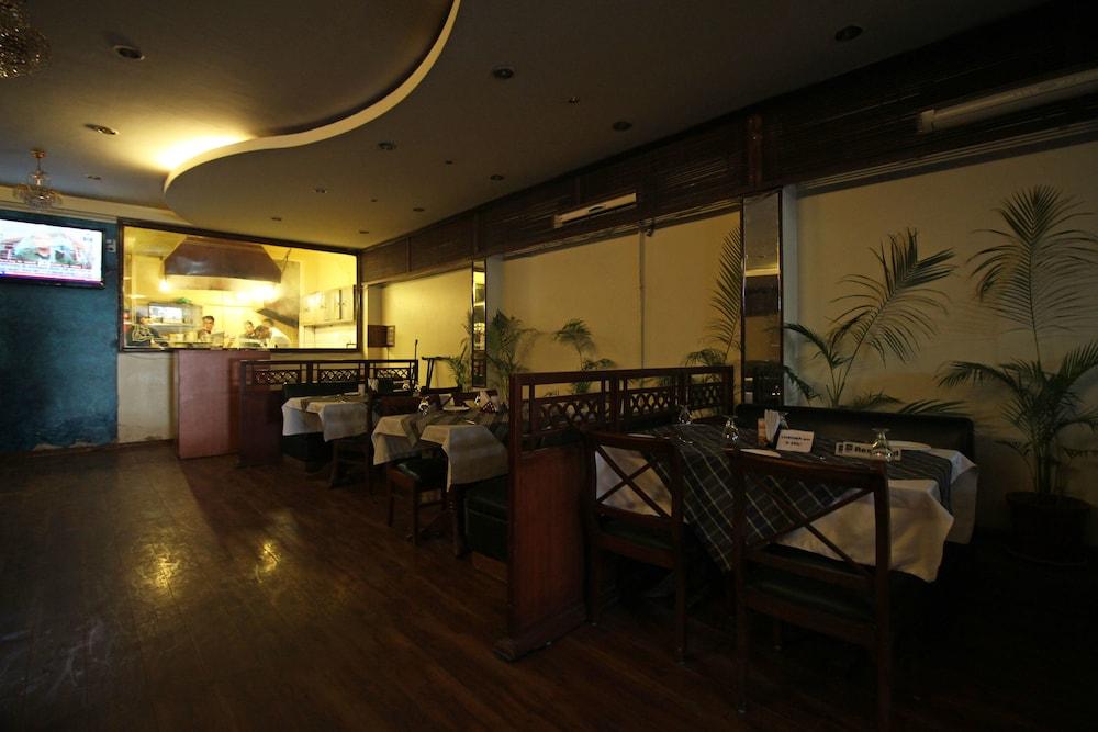 Restaurant OYO 8132 Hotel Kukreja