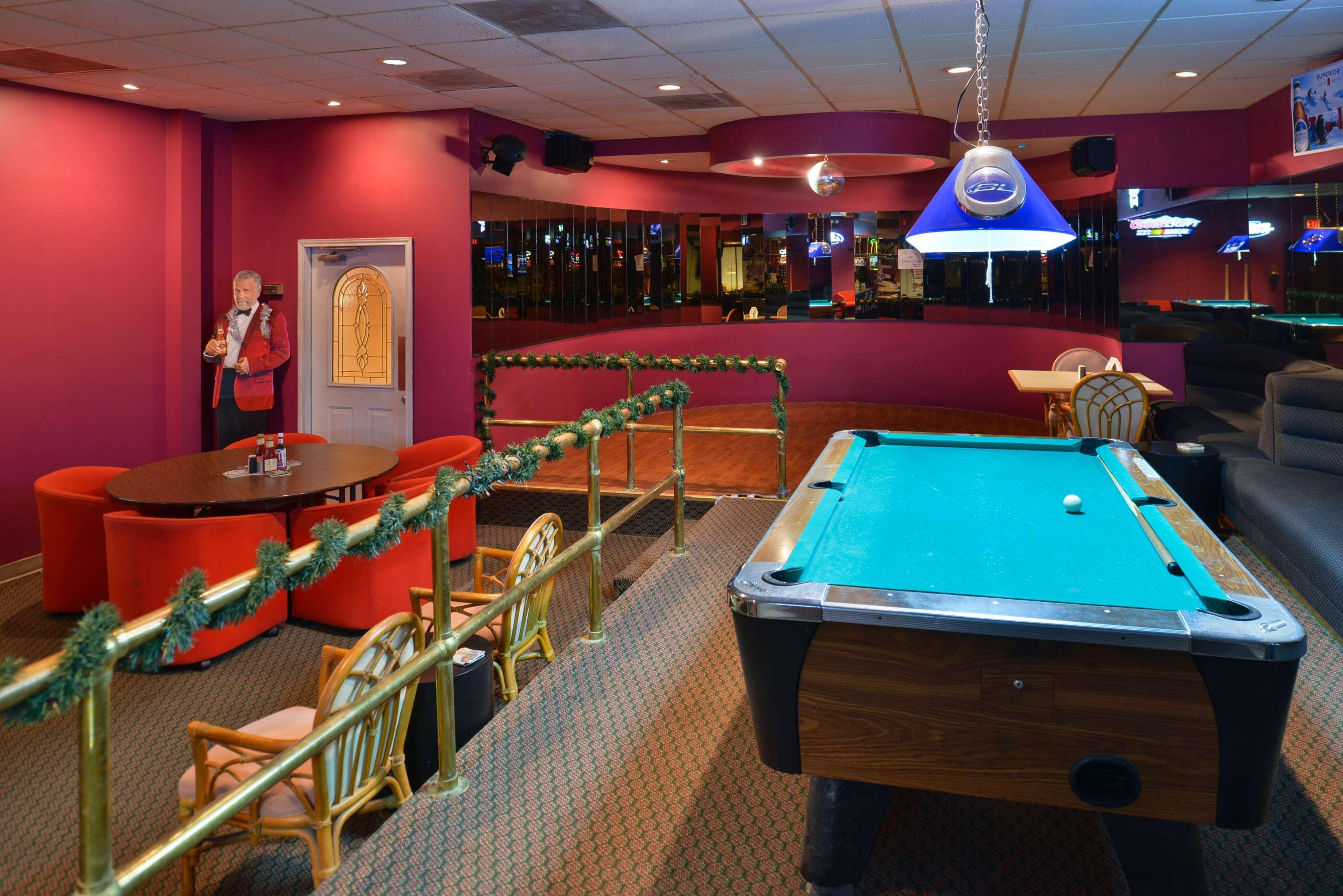 Bar/Salón Americas Best Value Inn & Suites Victoria