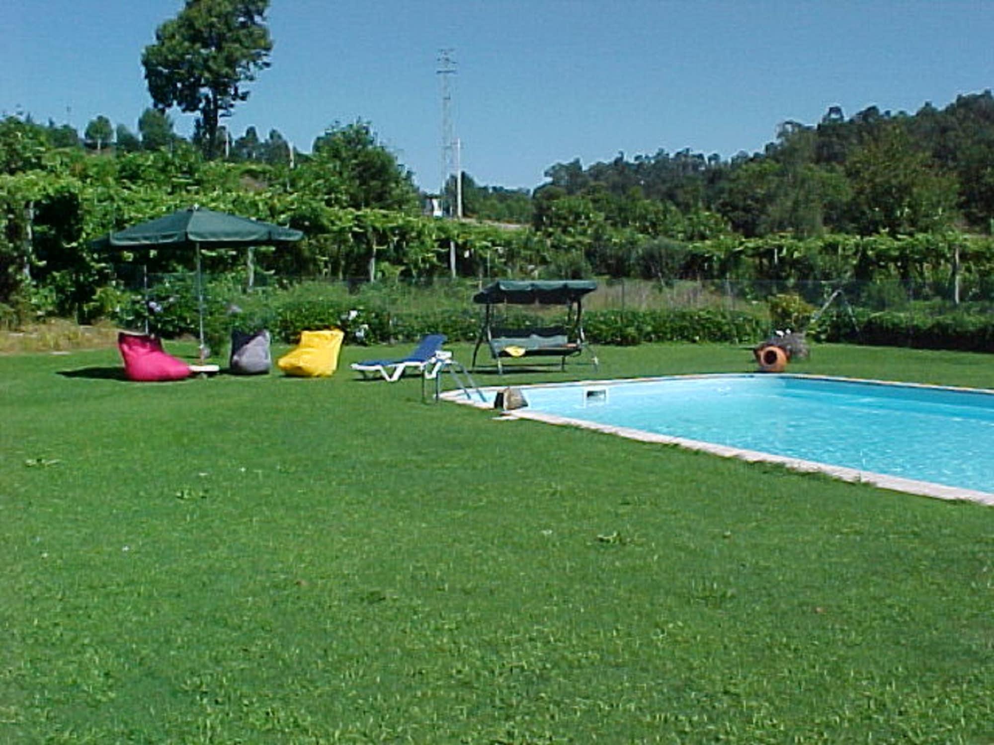 Vista Piscina Stone Farm Hostel