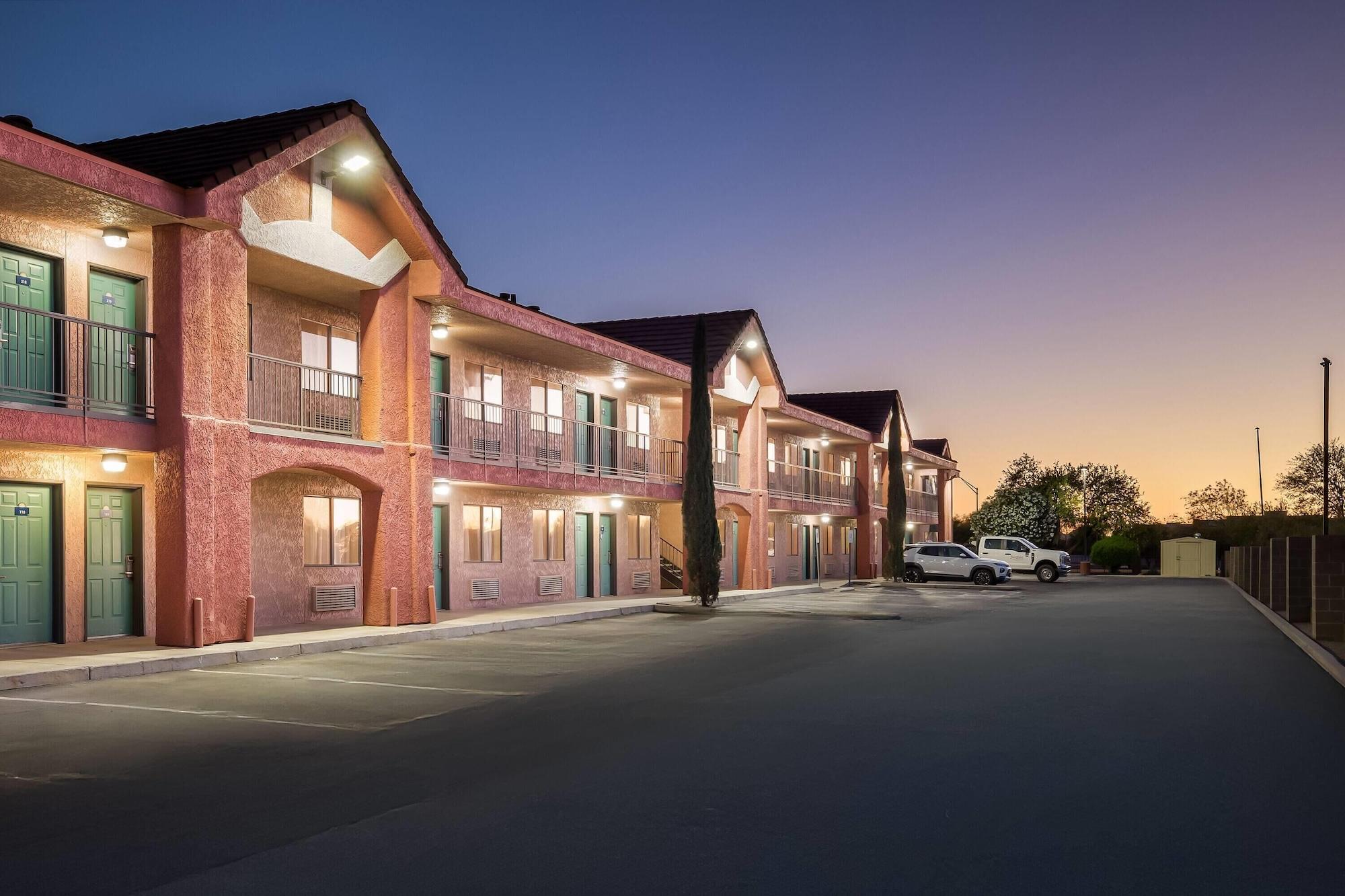 Vista Exterior Days Inn by Wyndham Tucson Airport