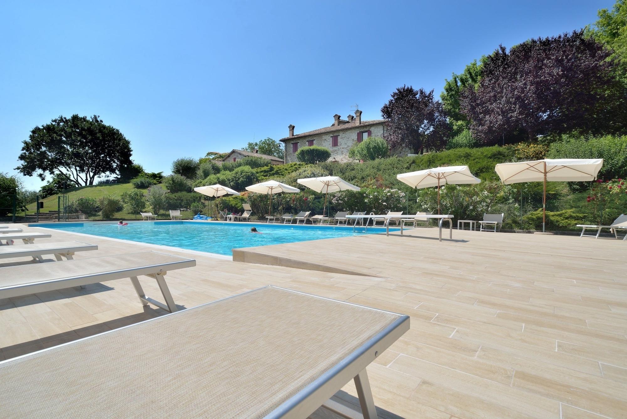 Vista Piscina Fonte al Noce