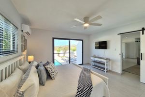 Alquiler Vacacional - Brand New Modern 3-bedroom Villa with waterfall pool and minutes to Palm Beach!