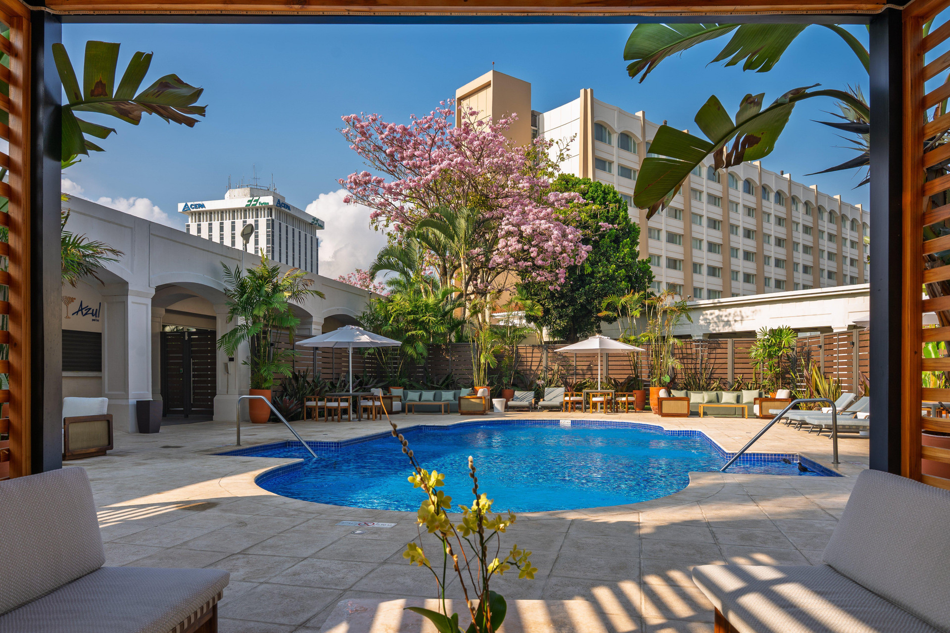 Vista Piscina Real InterContinental San Salvador at Metrocentro Mall by IHG