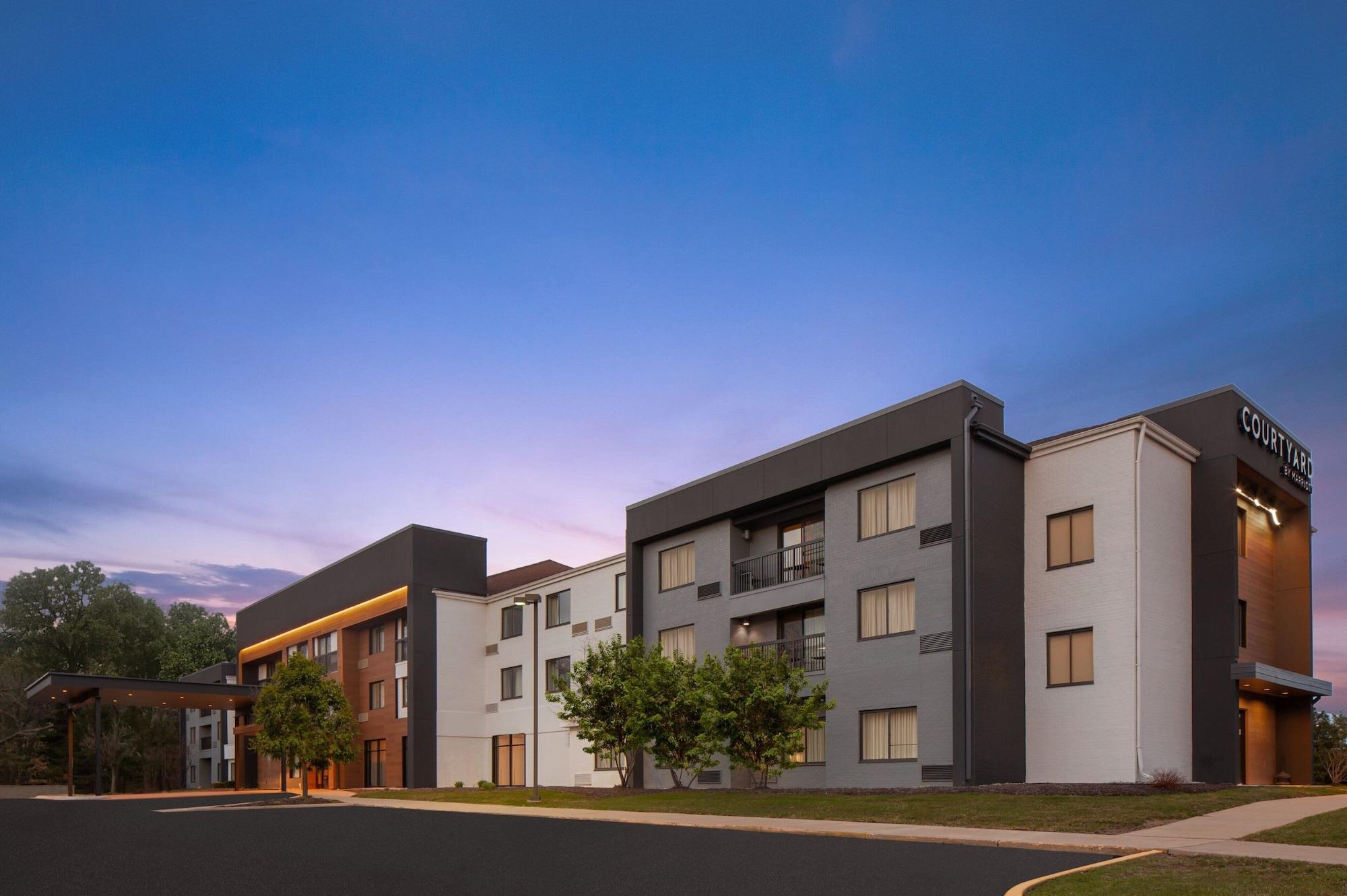 Vista Exterior Courtyard by Marriott Detroit Brighton