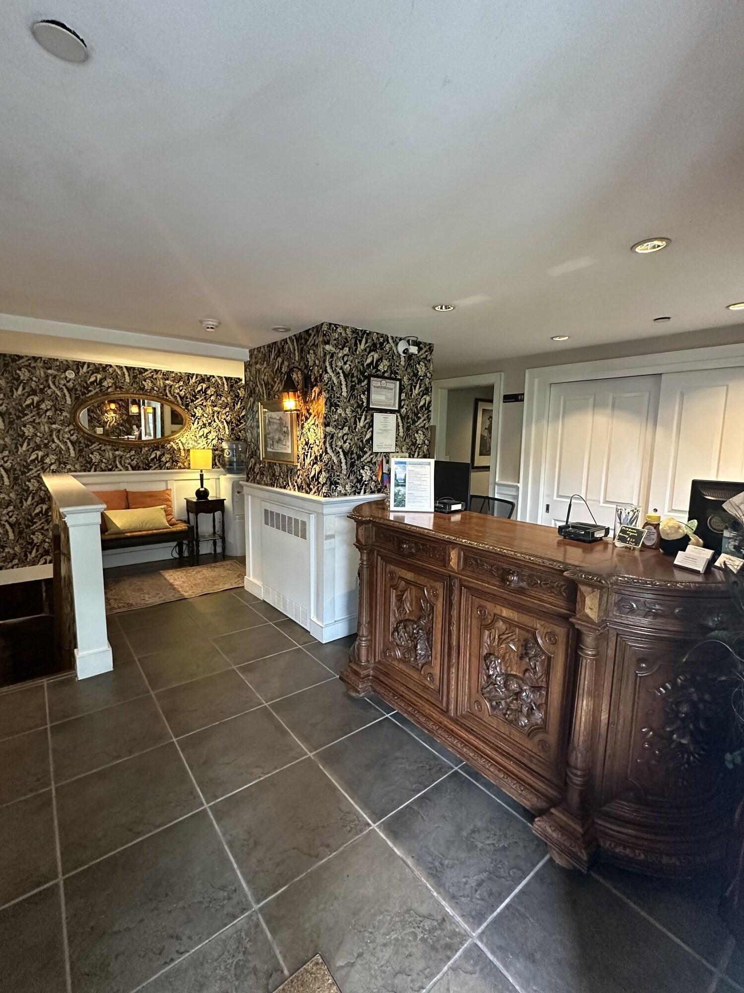 Vista Lobby Buttermilk Falls Inn