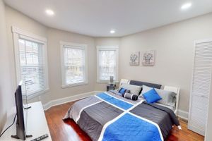 Alquiler Vacacional - 15 minutes to Fenway Park! Family-sized unit offers free parking.