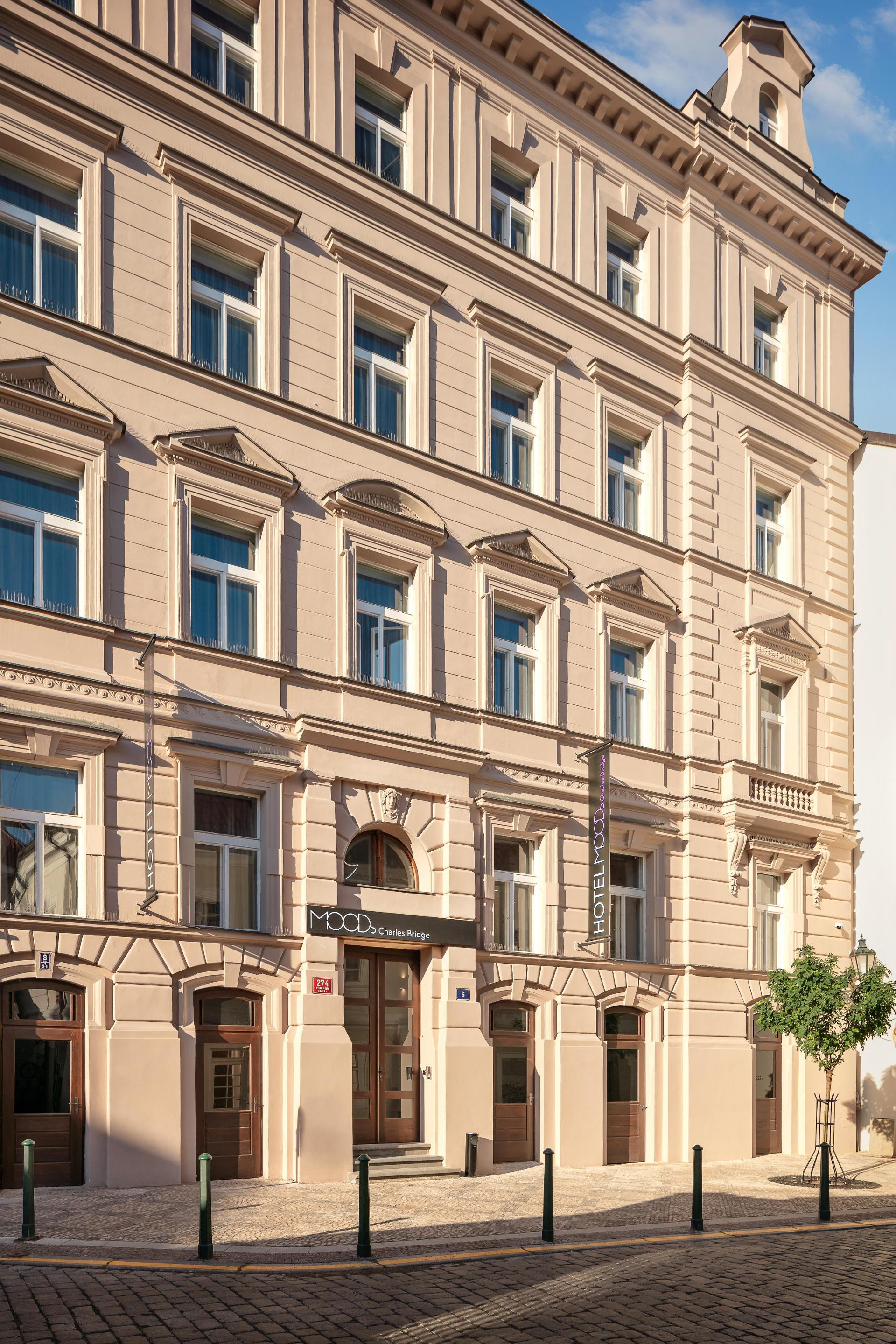 Vista Exterior MOODs Charles Bridge