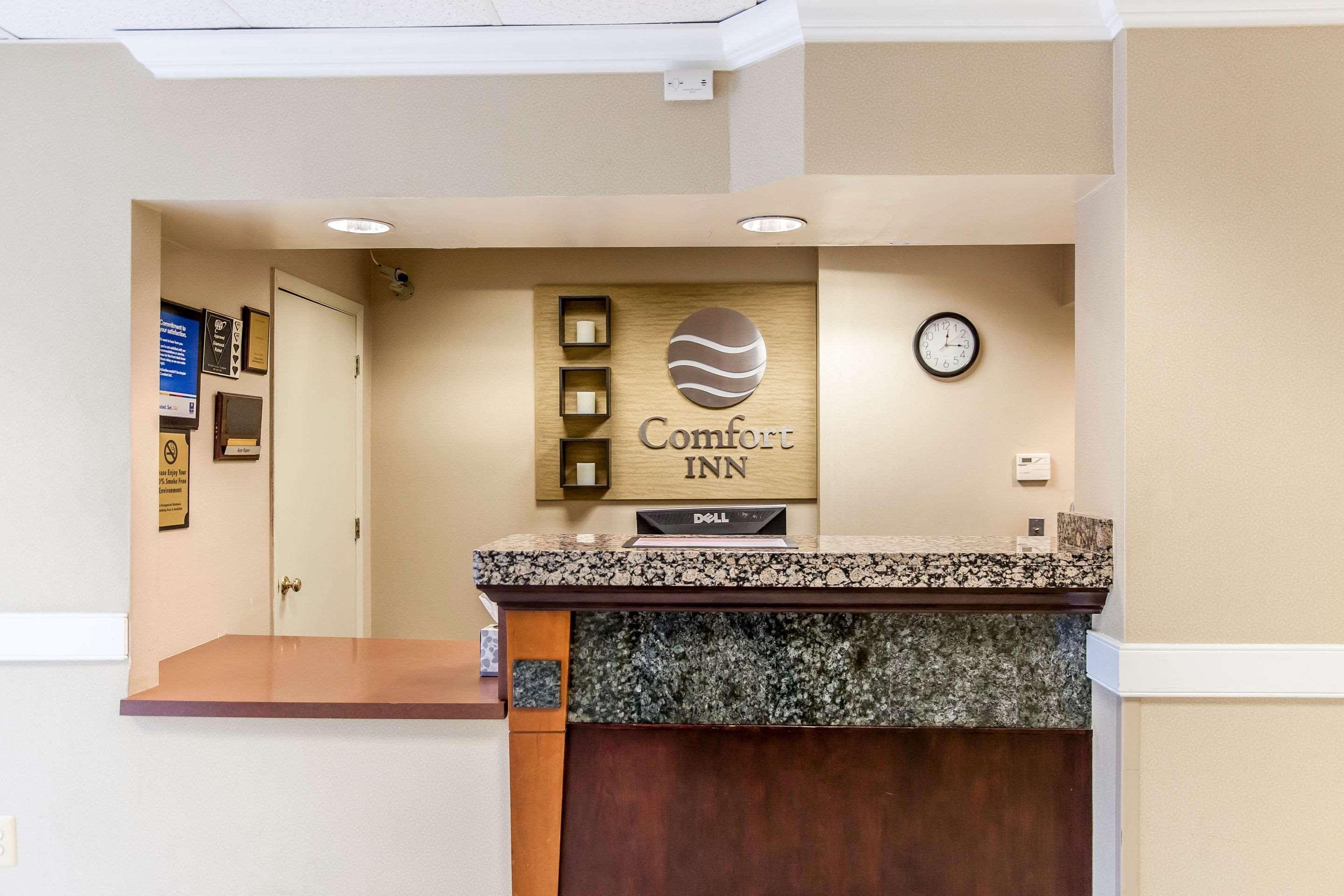 Vista Lobby Comfort Inn Pentagon City