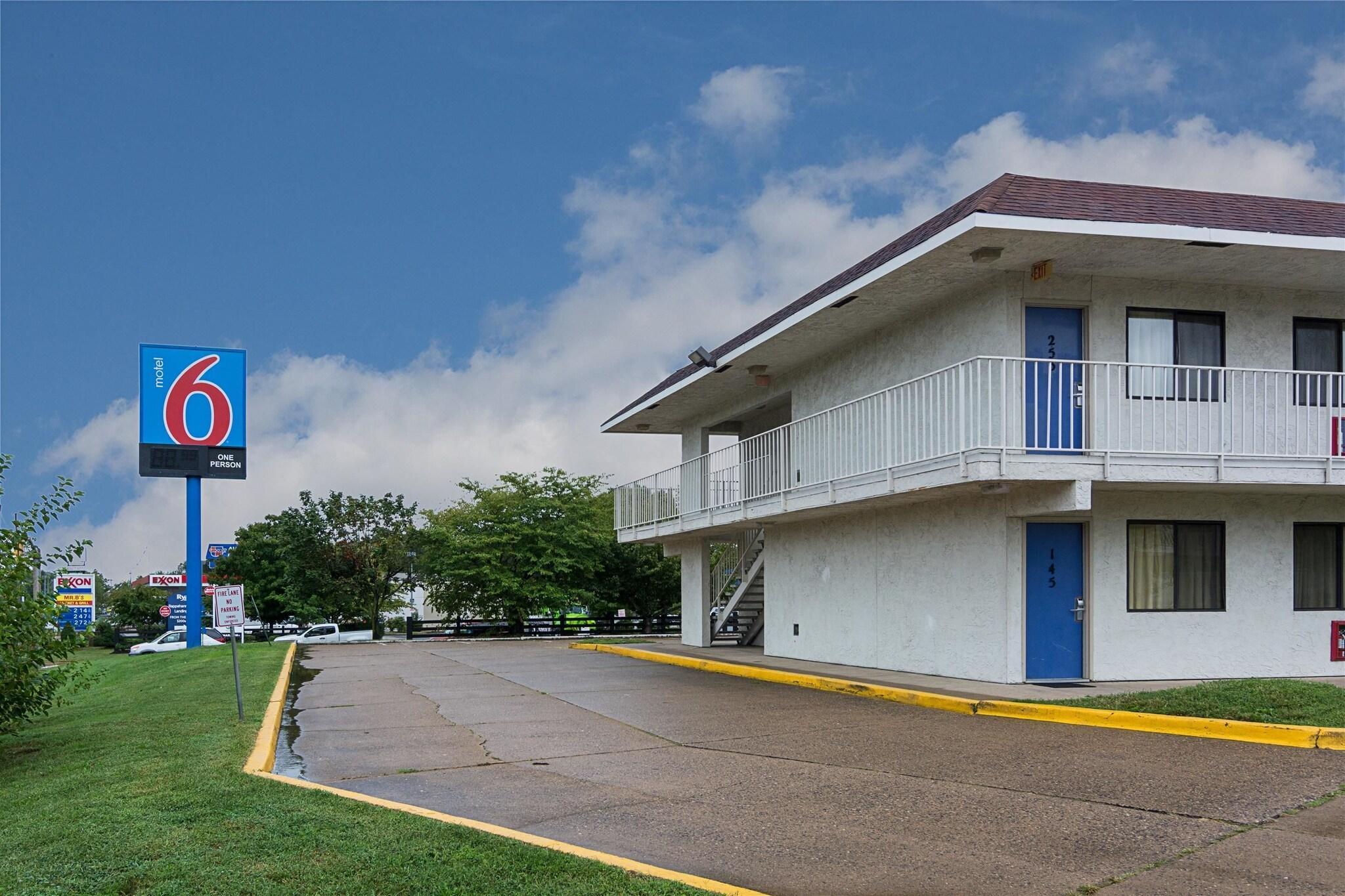 Vista Exterior Motel 6 Fredericksburg, VA - North