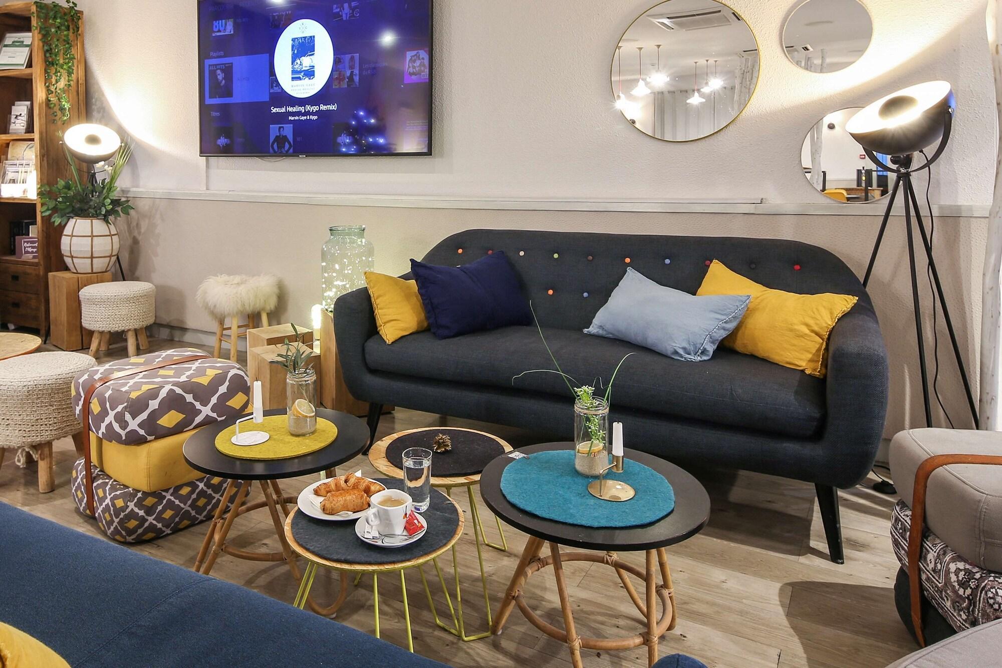 Vista Lobby Hotel Kyriad Lyon Est - Bron Eurexpo Le Cottage