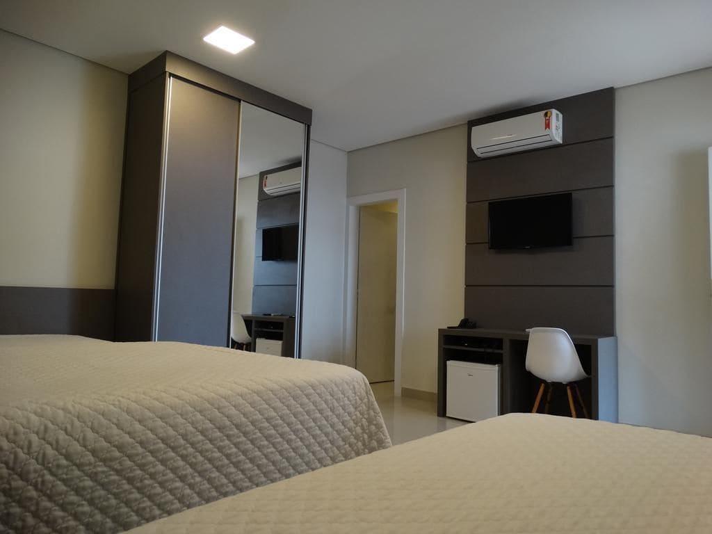 Varios Cynn Hotels