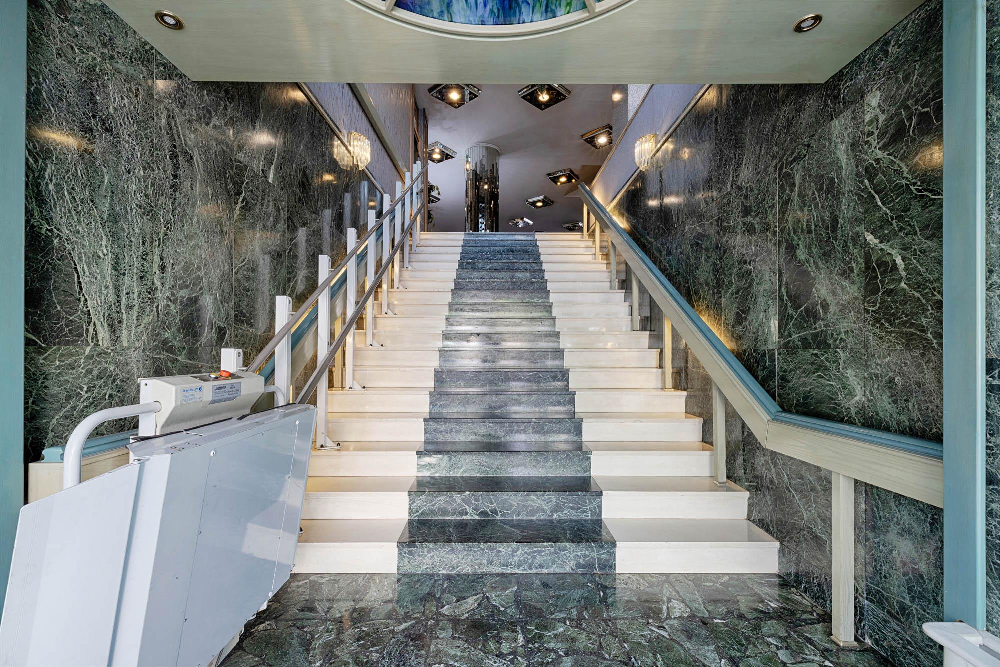 Varios Xenophon Hotel