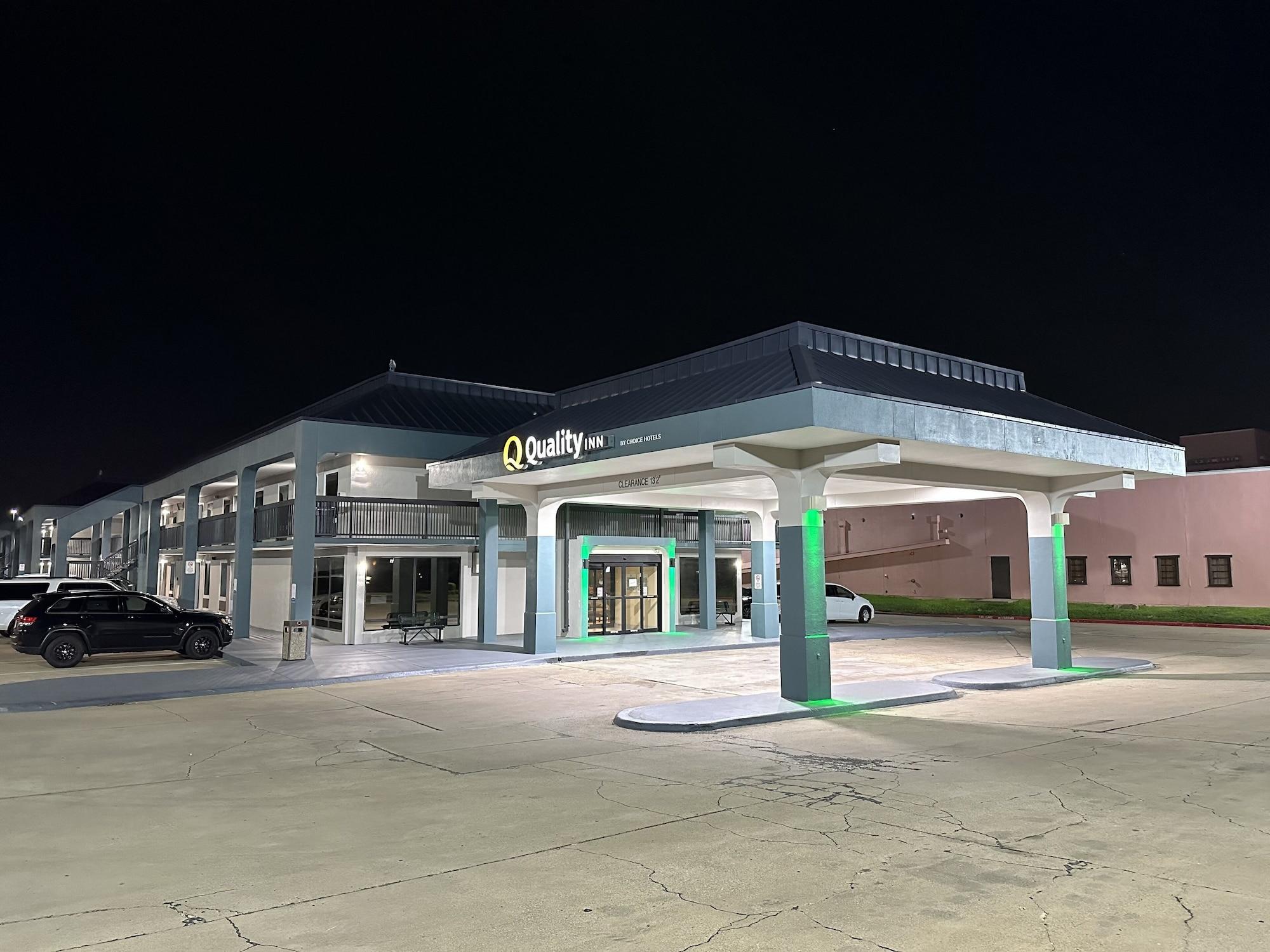 Varios Quality Inn at Arlington Highlands