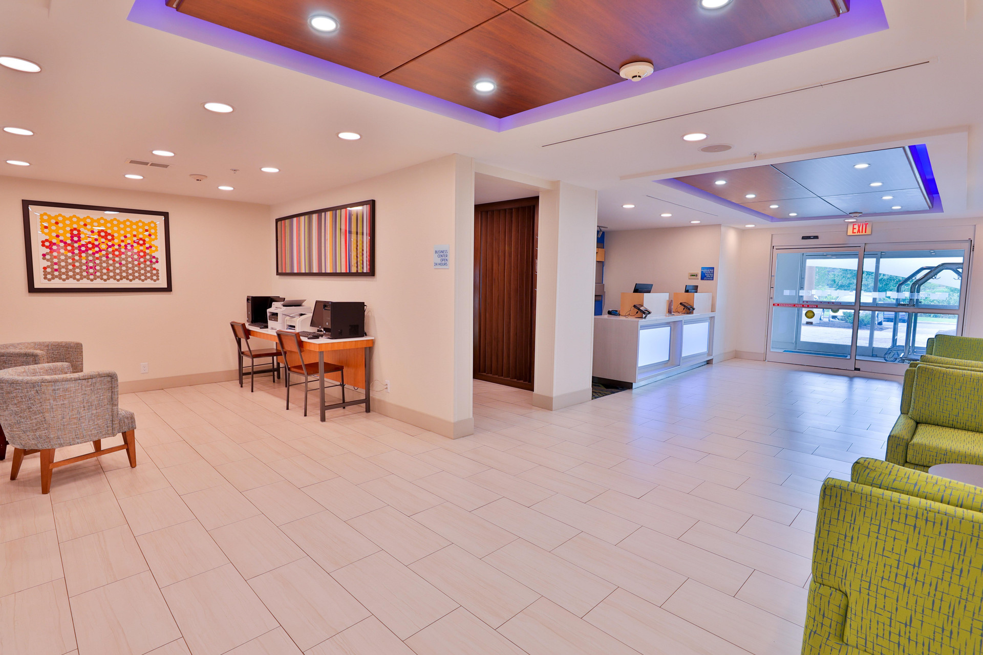 Vista Lobby Holiday Inn Express & Suites Dickson by IHG