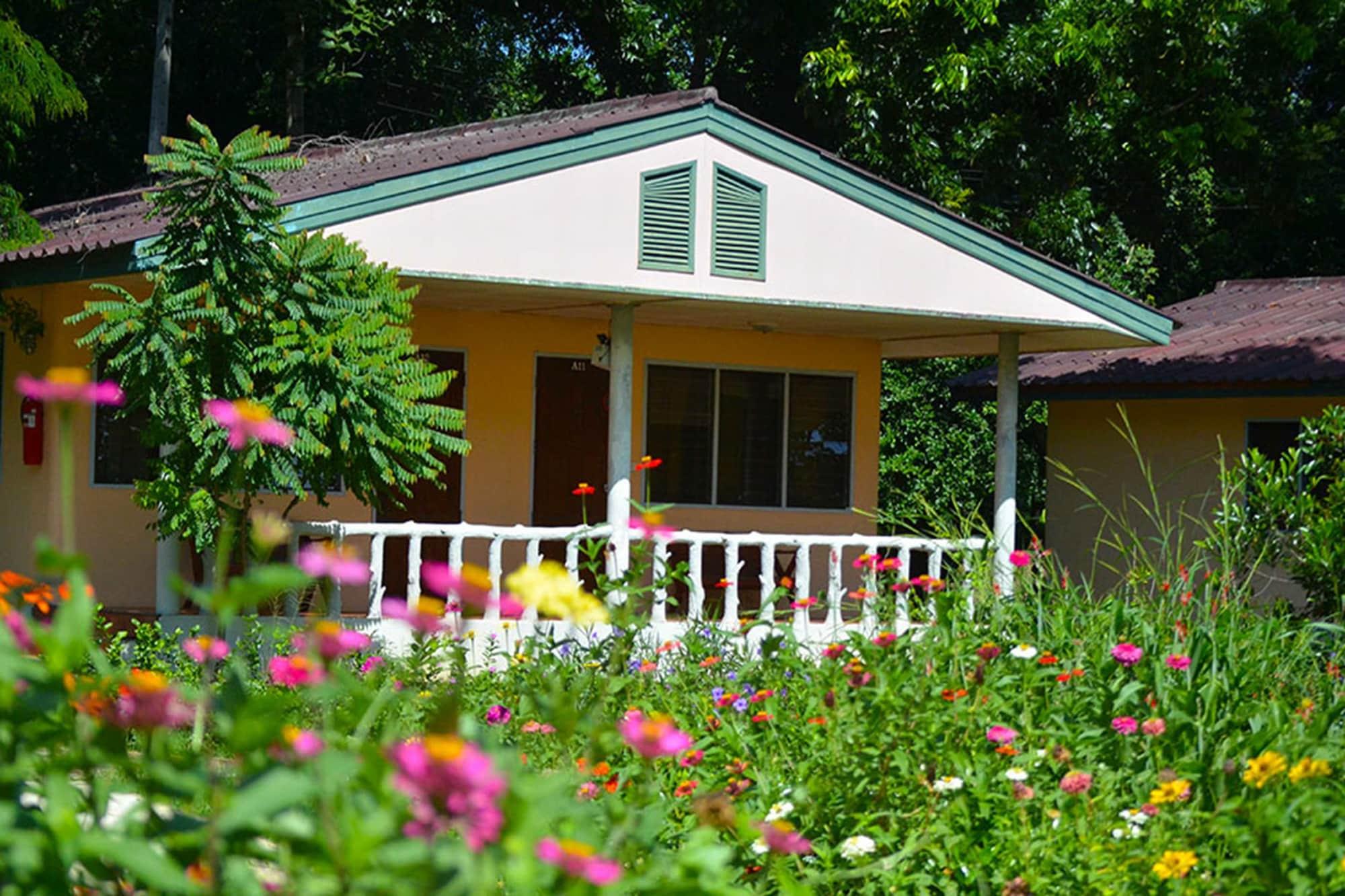 Vista Exterior Country Lake Nature Lodge