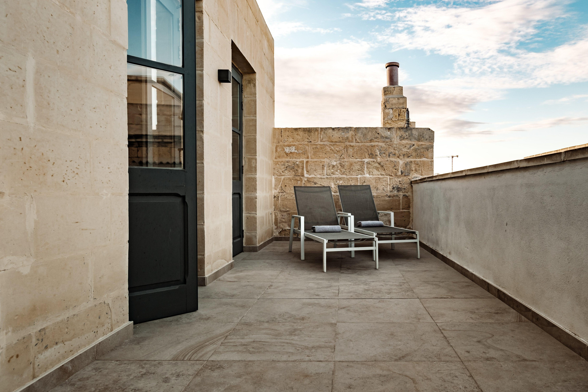 Varios 19 Rooms