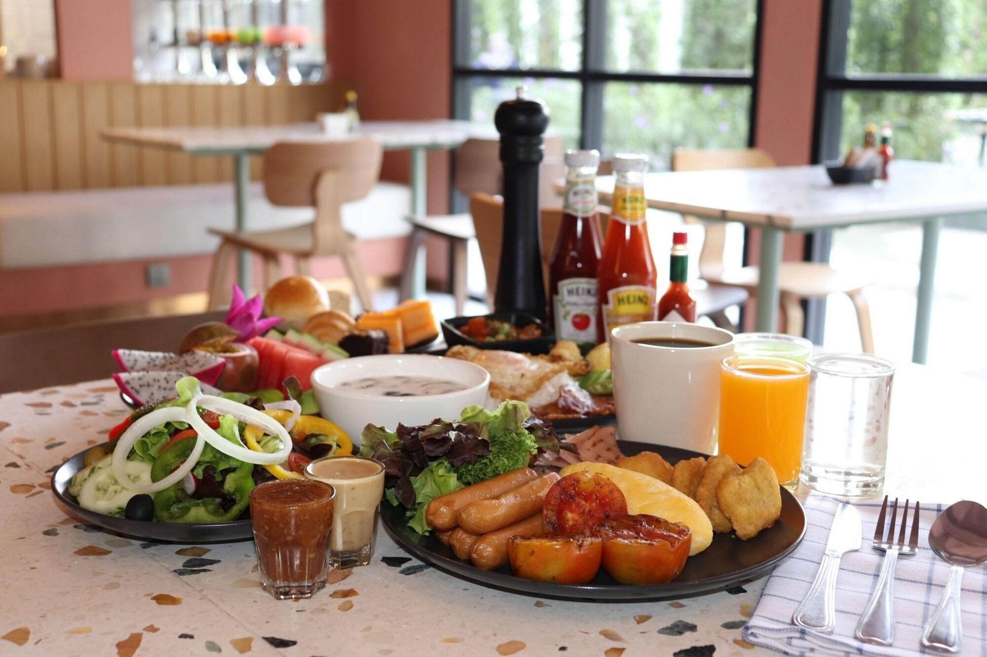 Restaurant The Quarter Ratchathewi by UHG