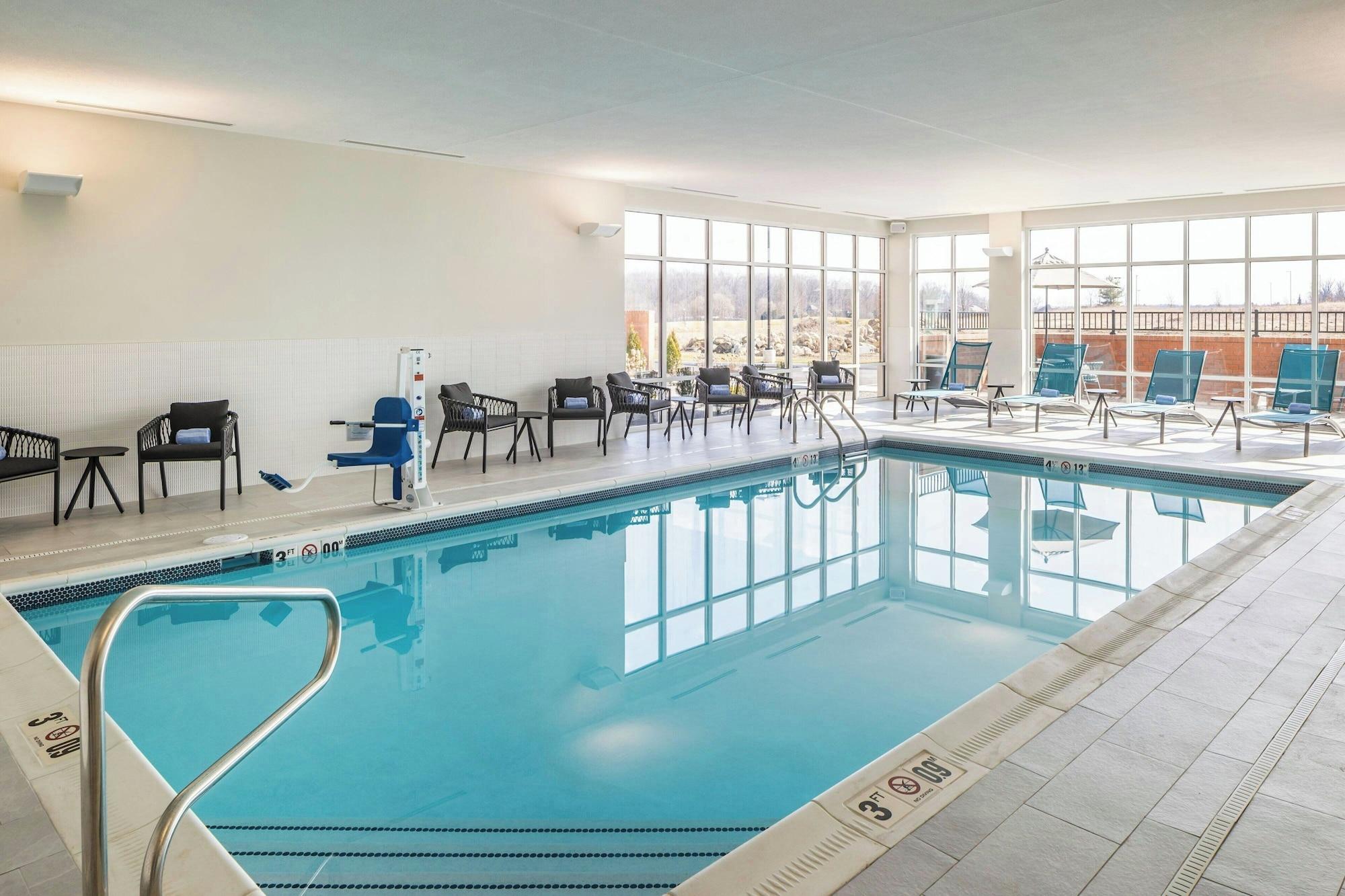 Vista Piscina Towneplace Suites By Marriott Canfield