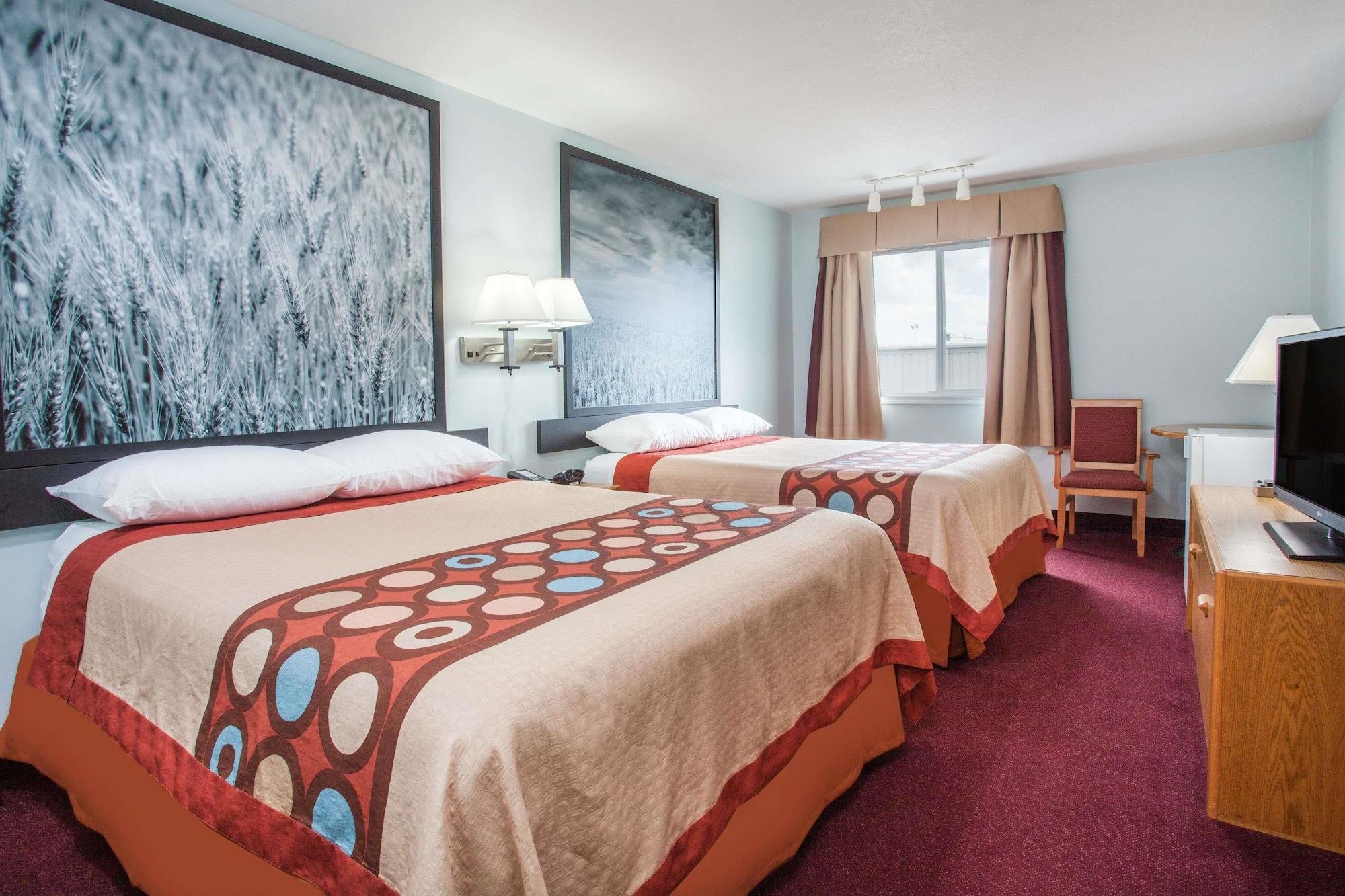 Varios Super 8 by Wyndham Kindersley