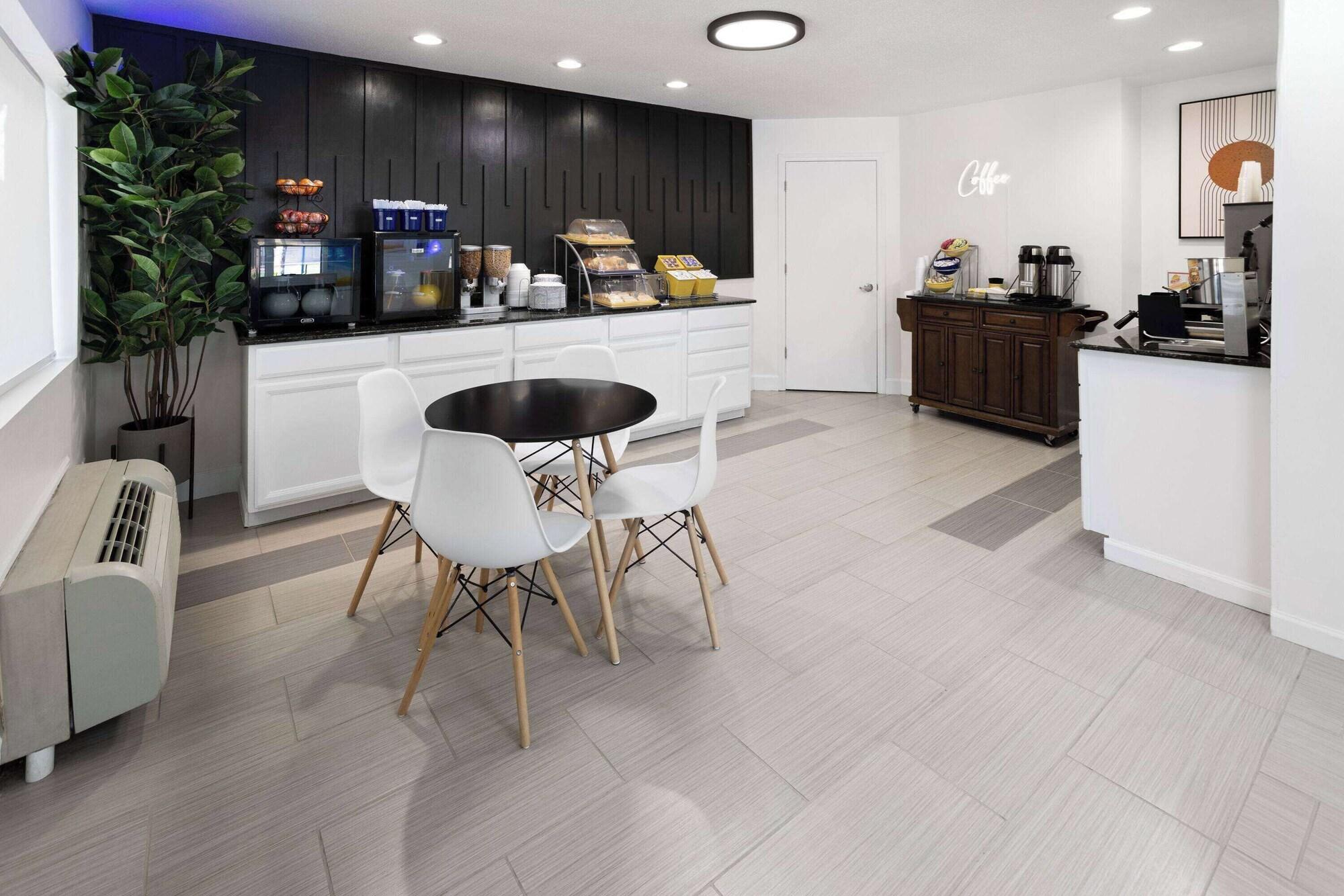 Restaurant Days Inn by Wyndham Acworth