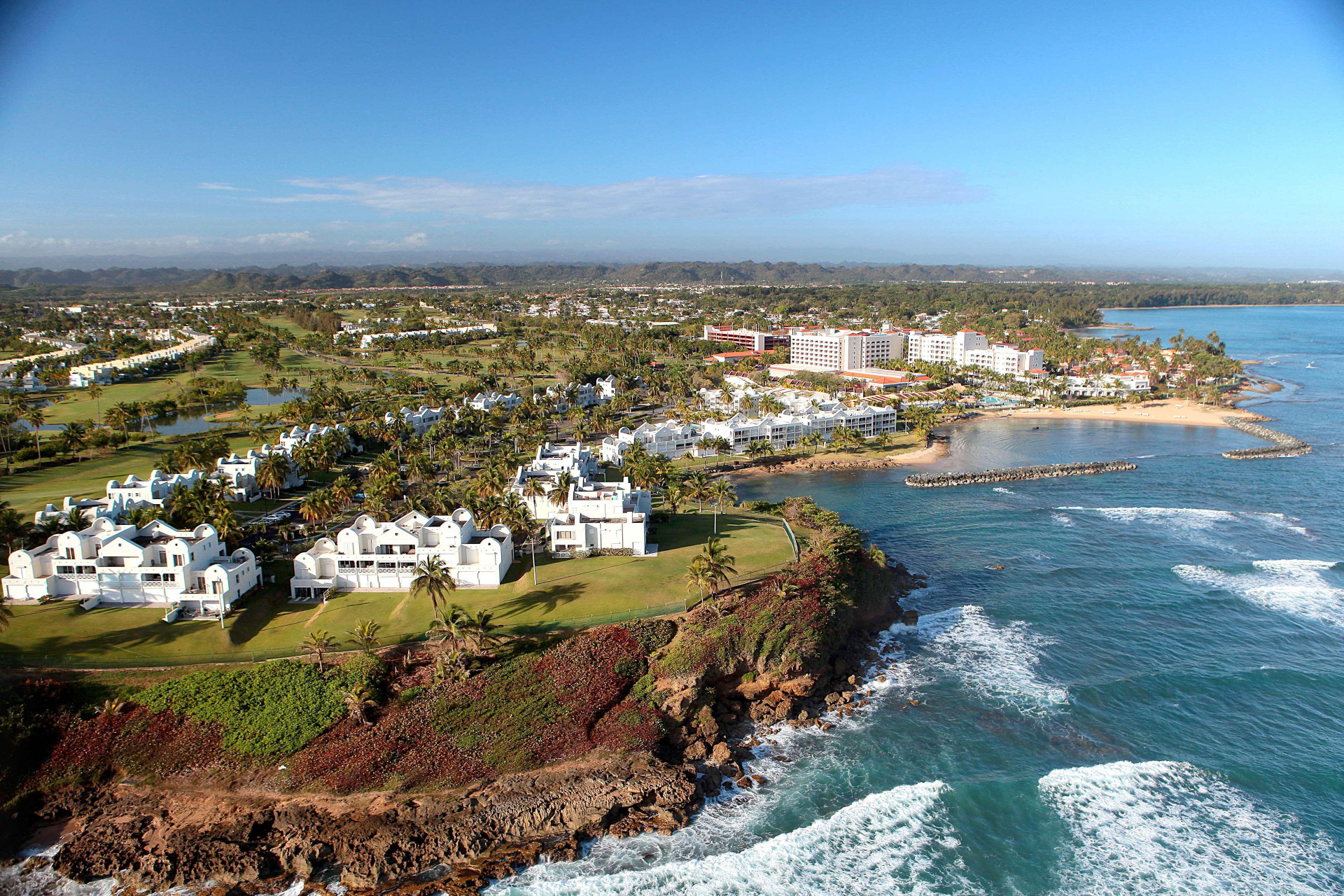 Vista Exterior Embassy Suites by Hilton Dorado del Mar Beach Resort