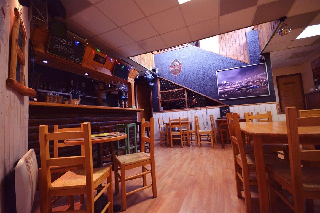 Bar/Salón Hotel Le Tatami