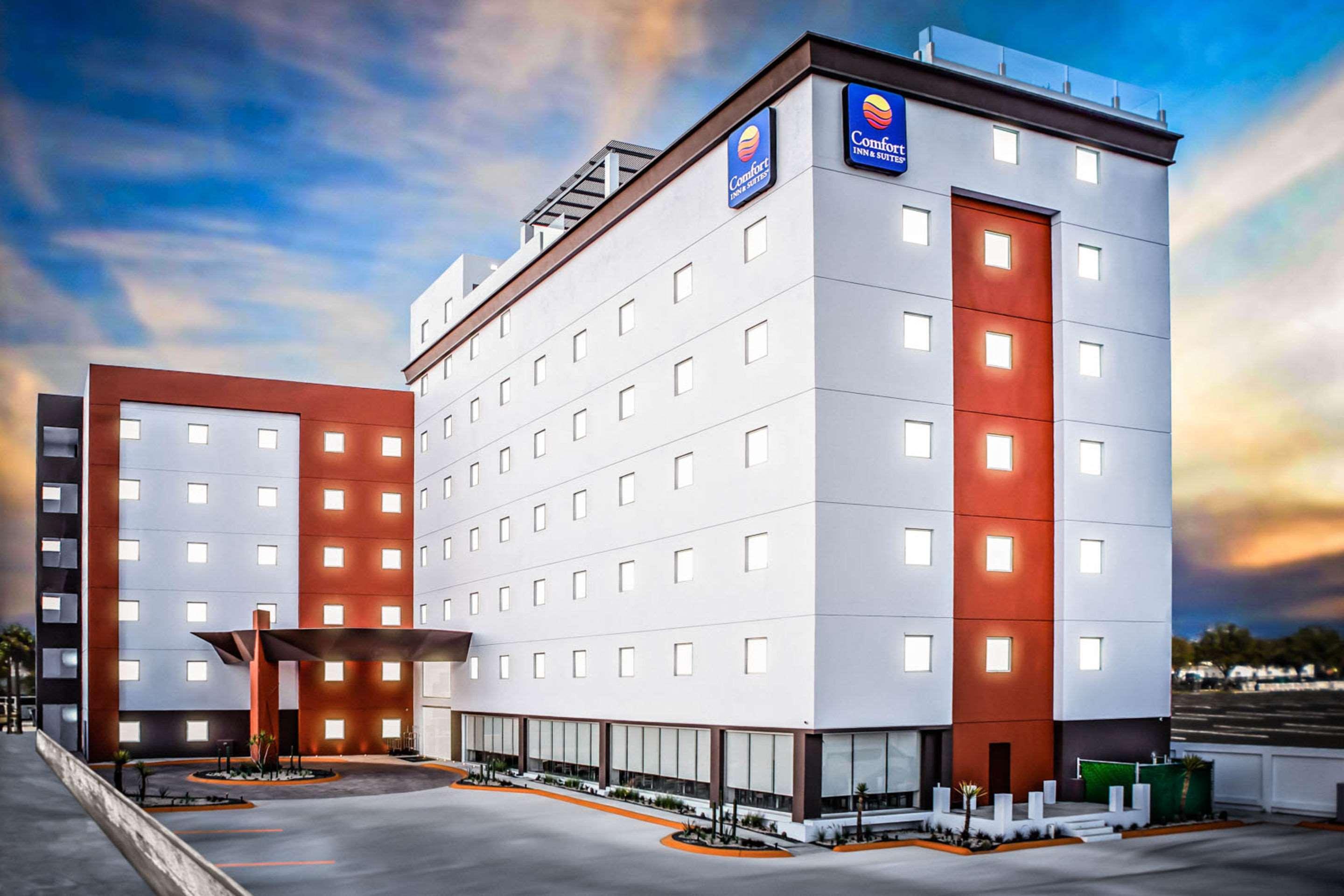 Vista Exterior Comfort Inn & Suites Los Cabos