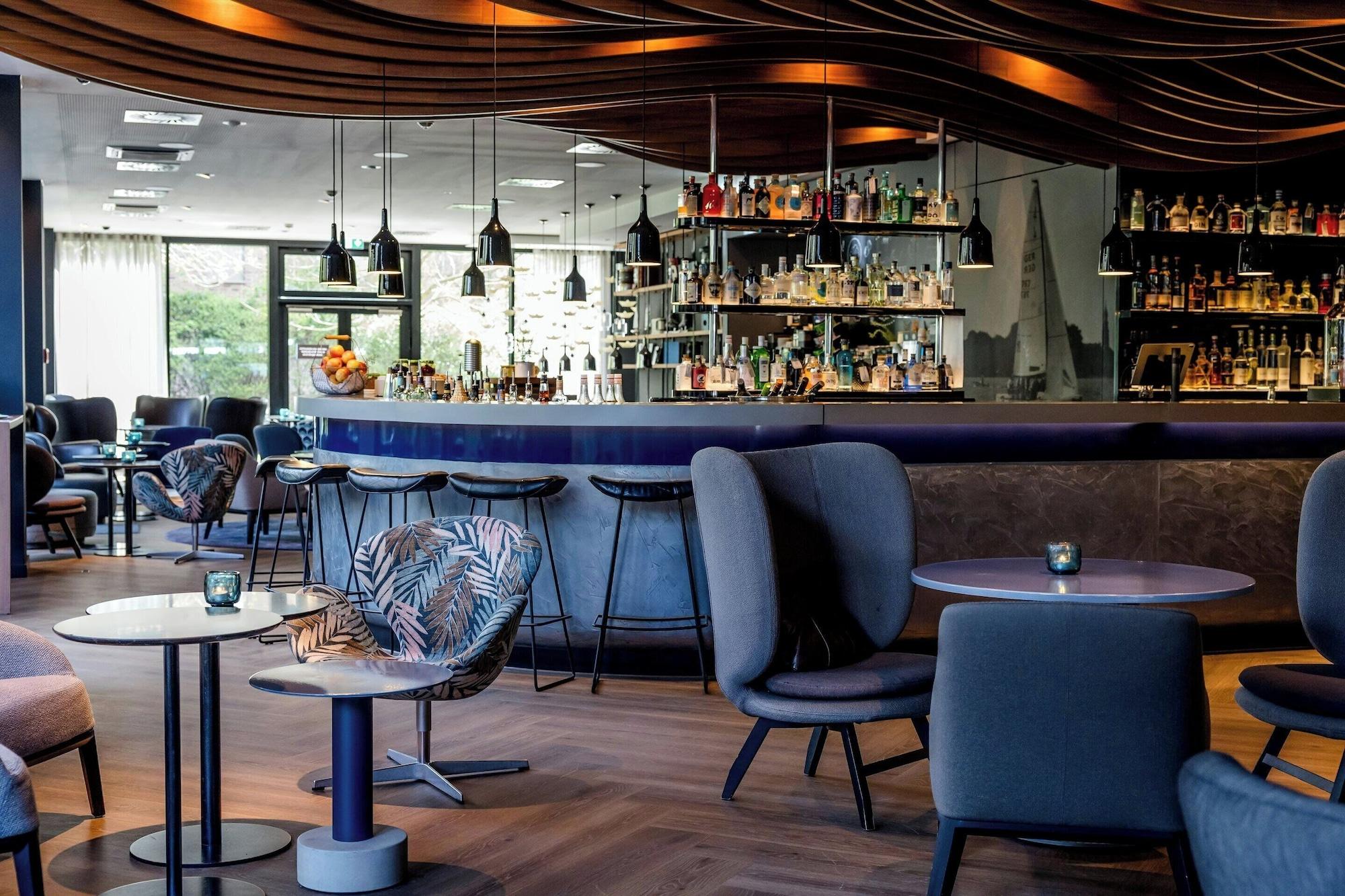 Bar/Salón Motel One Hamburg-Alster