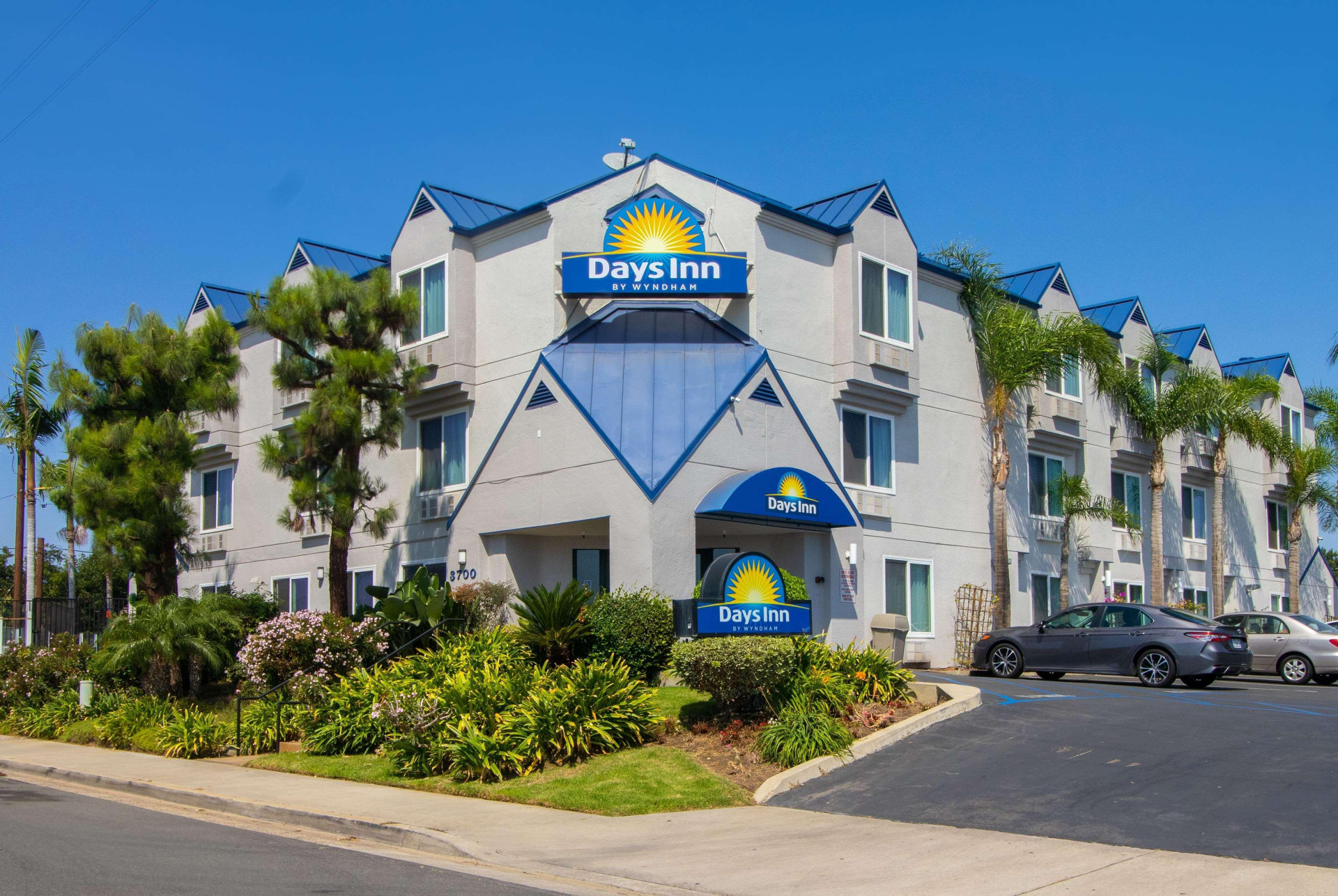 Vista Lobby Days Inn by Wyndham Carlsbad