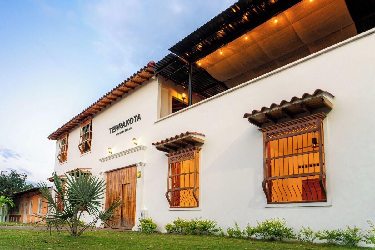 Varios TERRAKOTA Heritage House