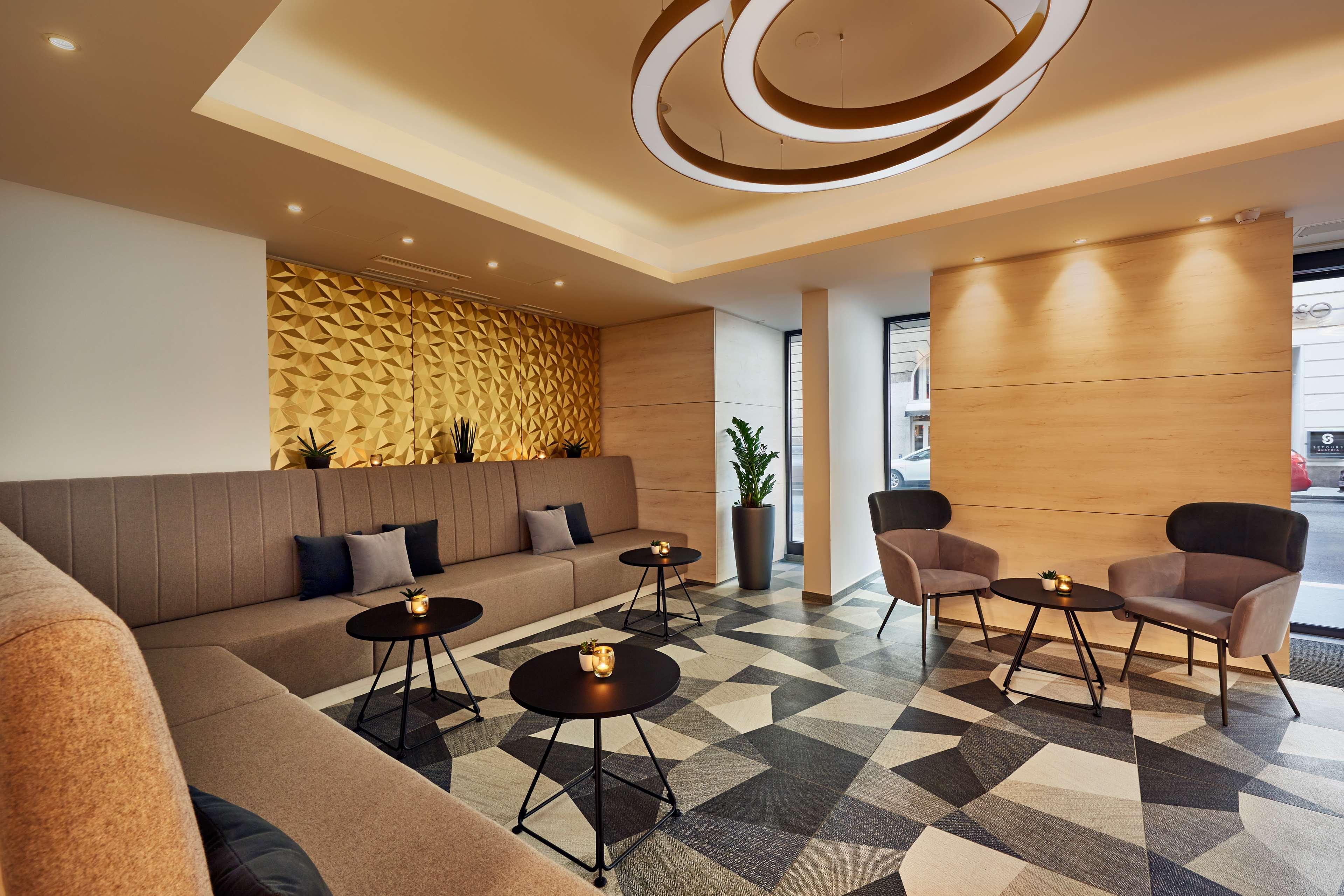 Bar/Salón H+ Hotel Wien