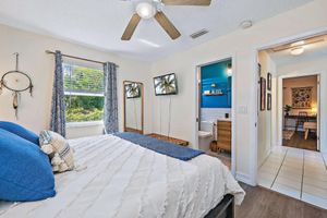 Alquiler Vacacional - Charming Bungalow w/ Pool in North Palm Beach