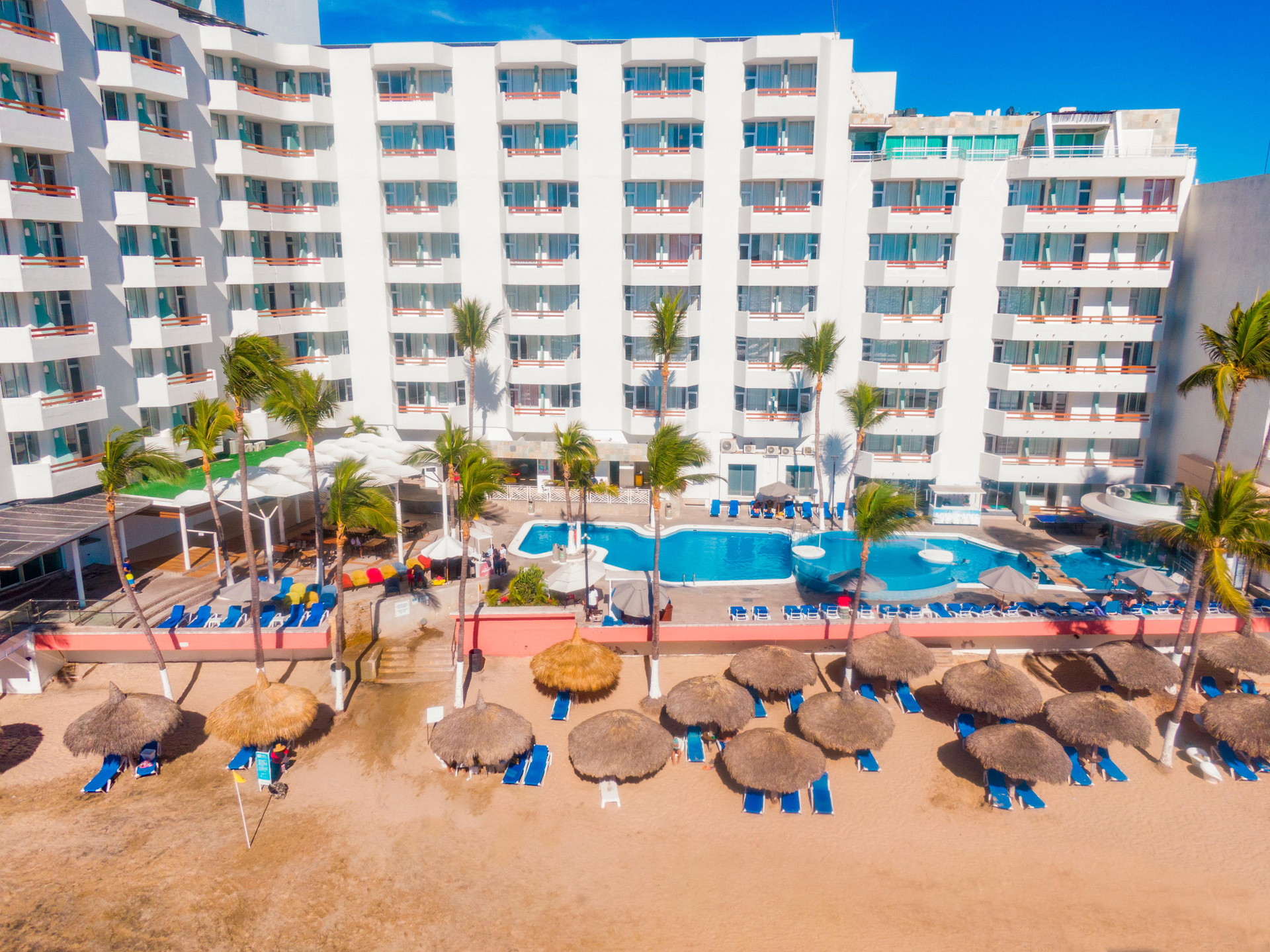 Vista Exterior Oceano Palace Beach Resort