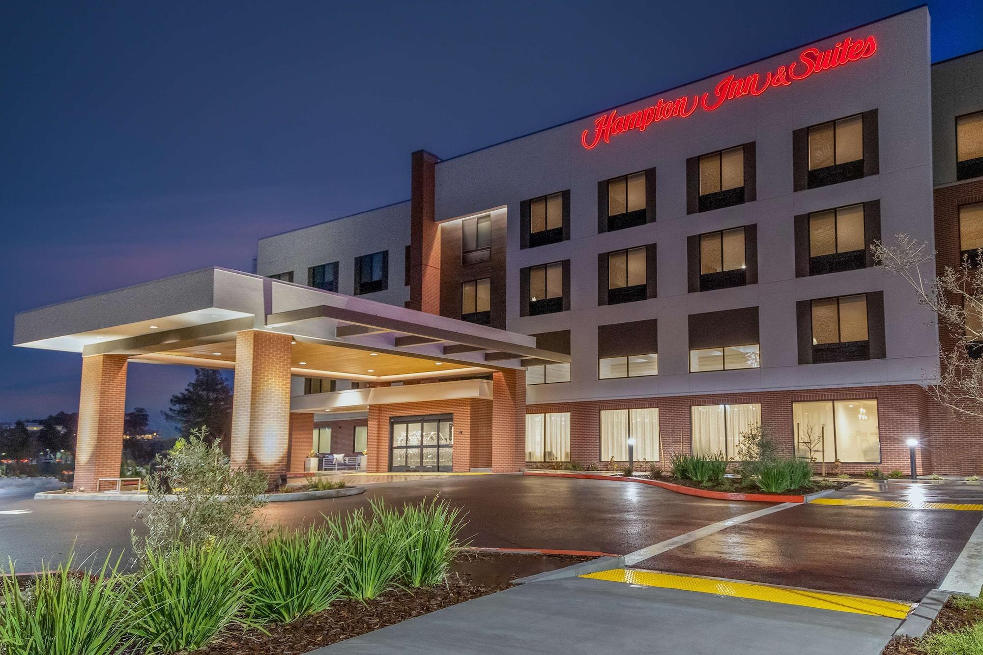 Vista Exterior Hampton Inn & Suites Santa Rosa Sonoma Wine Country