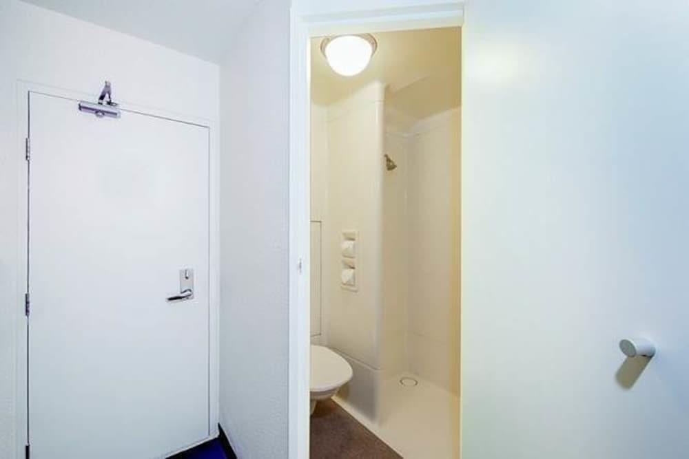 Baño B&B Hotel Nimes Caissargues