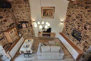 Alquiler Vacacional - Near Santiago de Compostela, restored century-old rural house with terrace