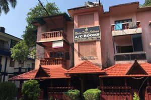 Alojamiento - OYO 1153 The Sky Hotel