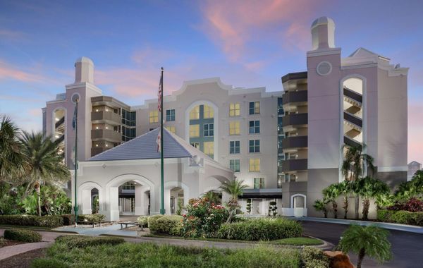 Embassy Suites by Hilton Orlando Lake Buena Vista Resort - Hoteles cerca de Premium Outlets en Orlando