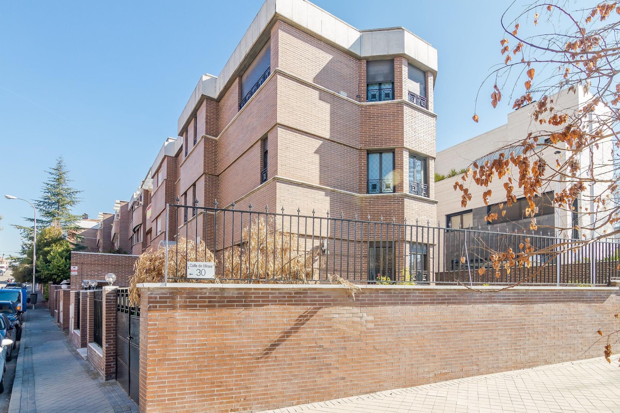 Vista Exterior AYZ Ulises - Auto check-in property