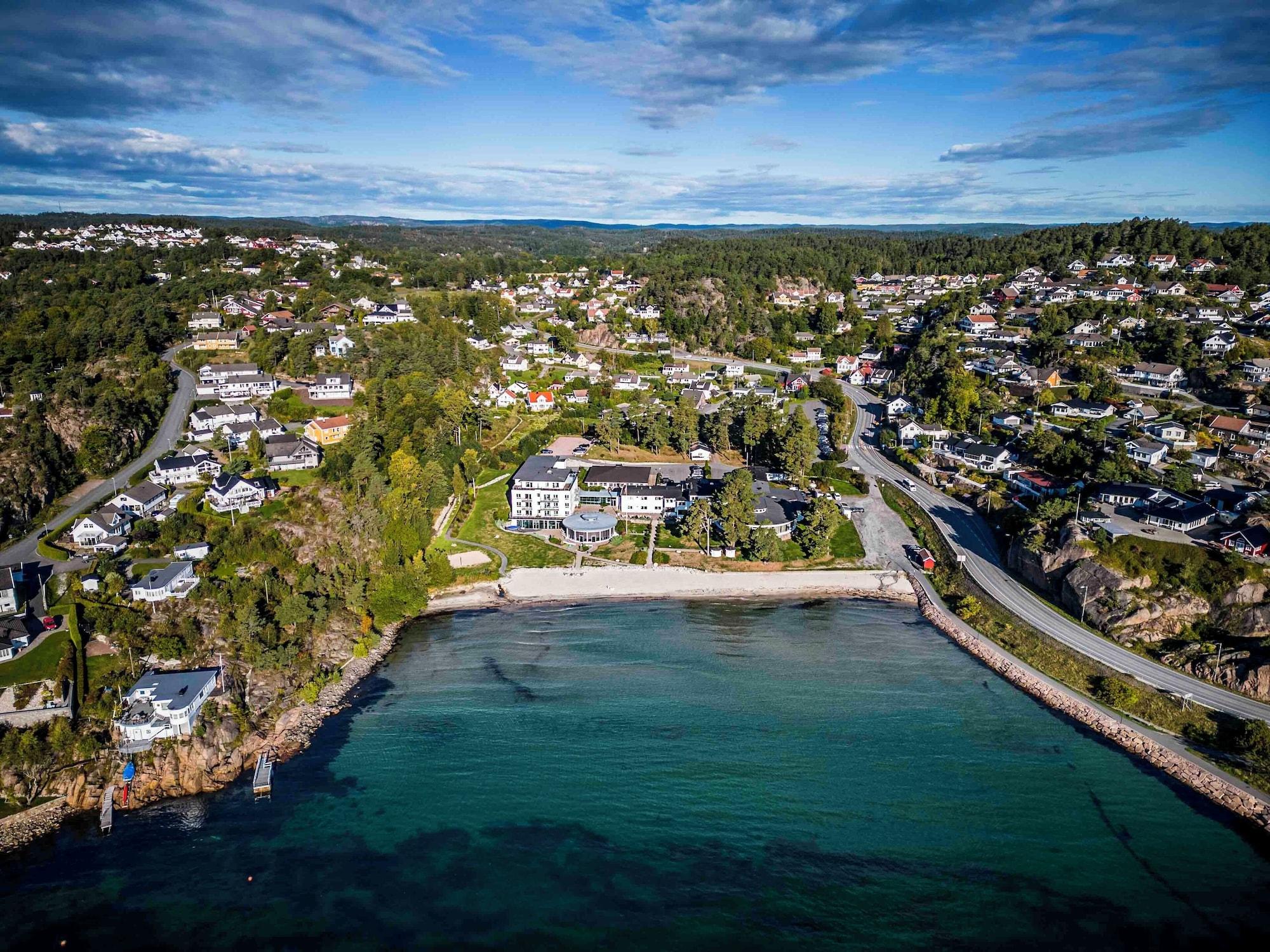 Vista Exterior Strand Hotel Fevik - by Classic Norway Hotels
